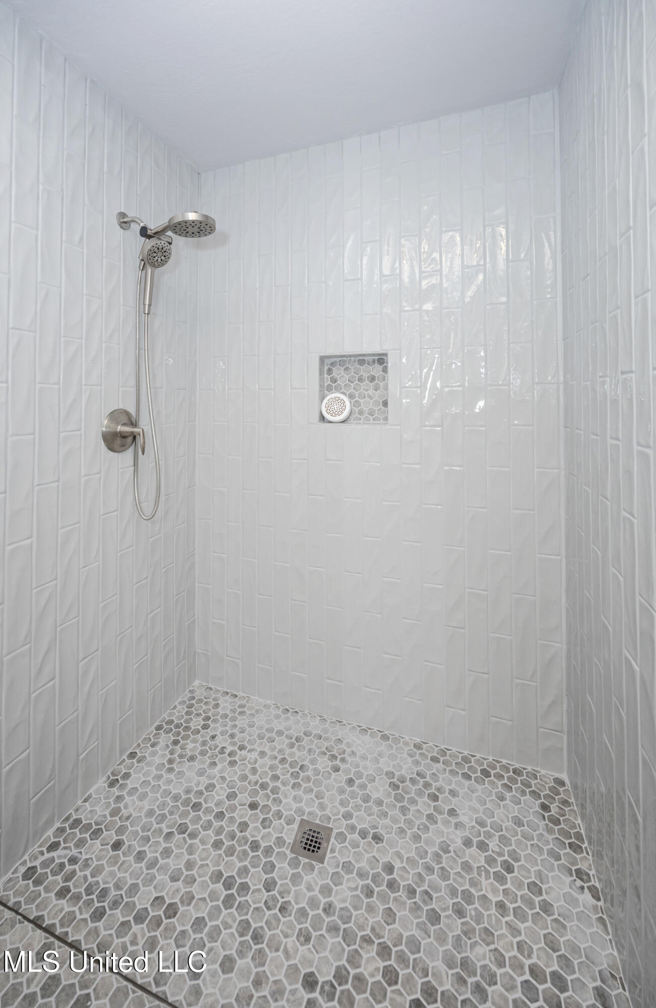 110 Simon Boulevard Property Photo 45