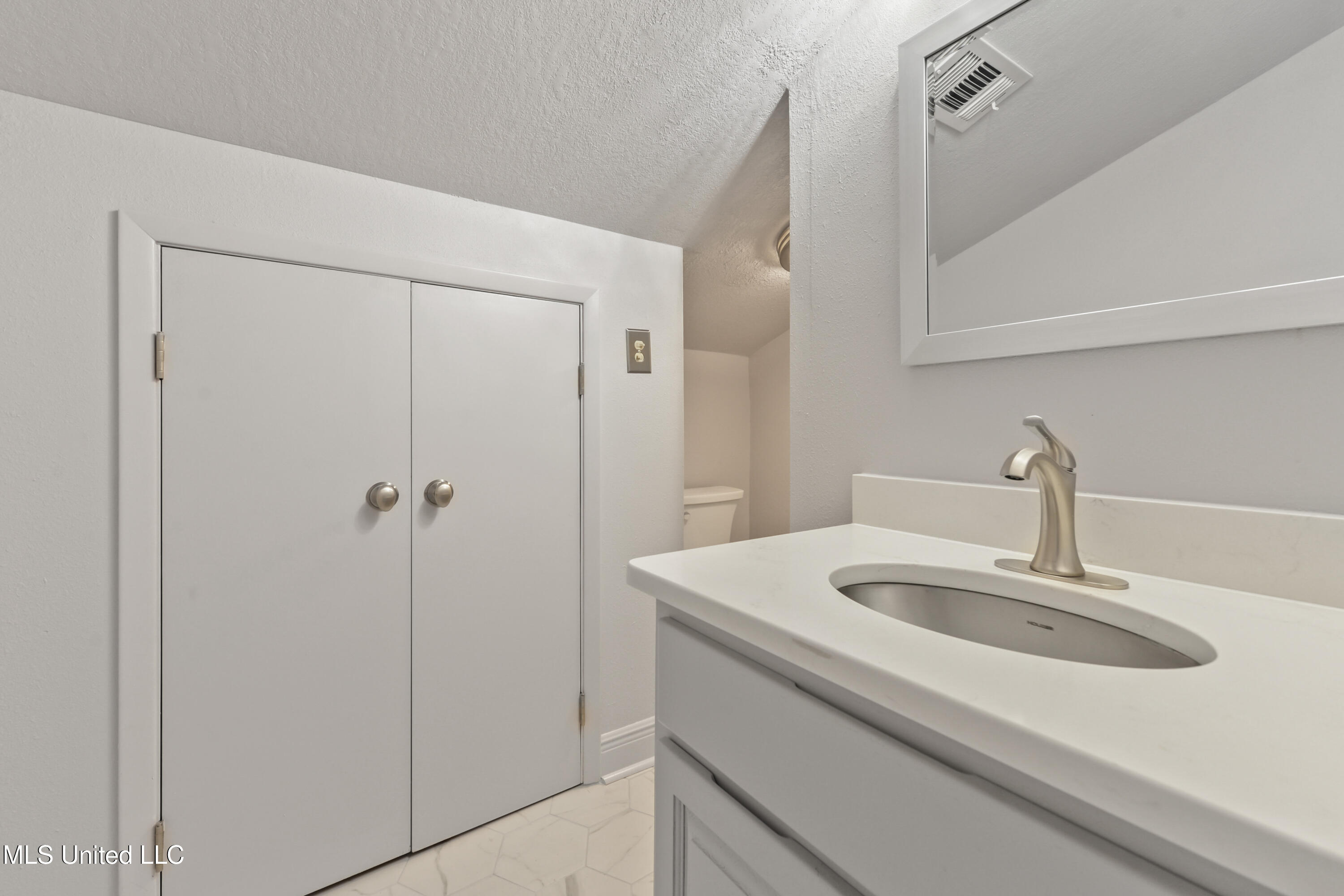 110 Simon Boulevard Property Photo 51