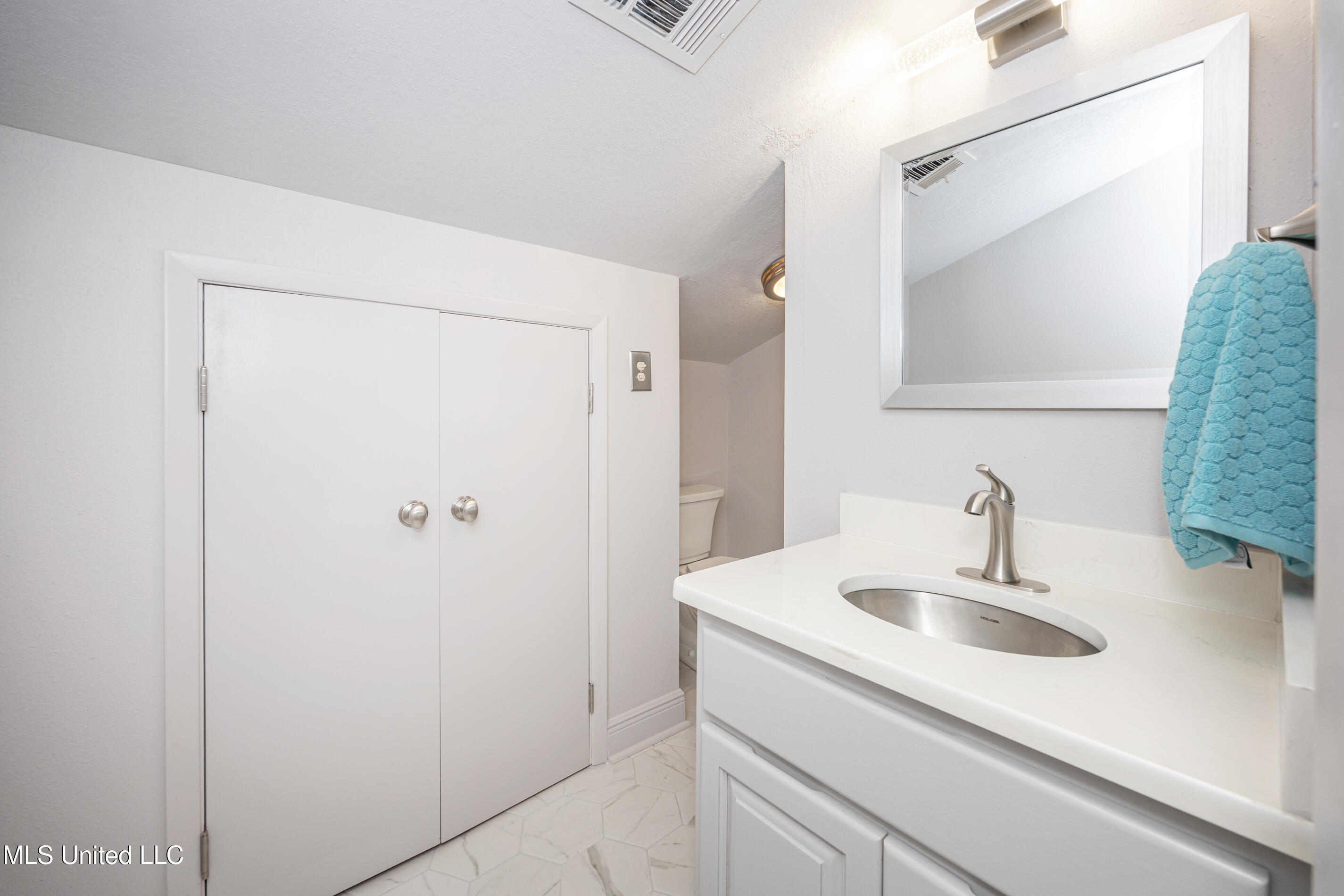 110 Simon Boulevard Property Photo 61