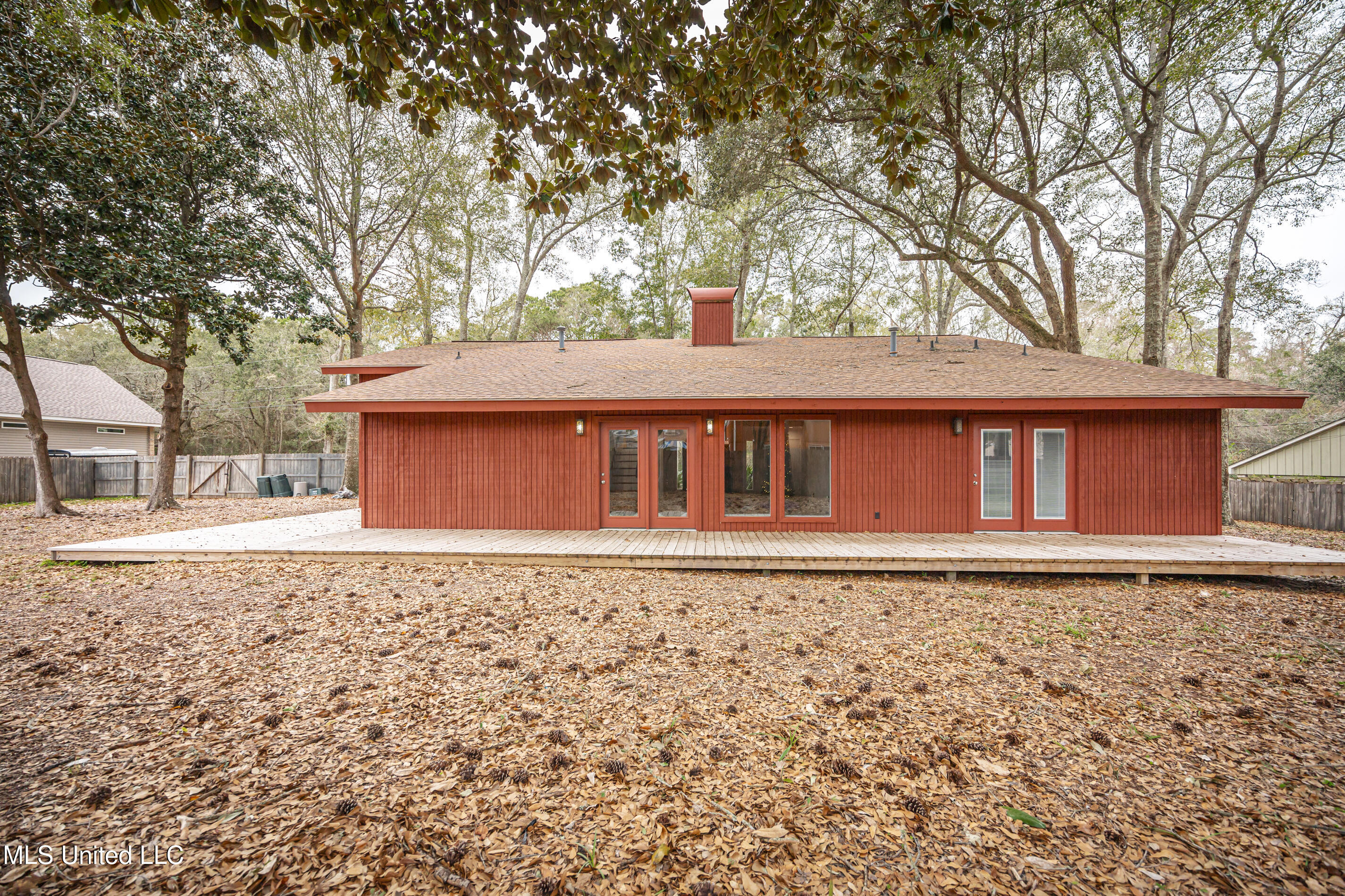 110 Simon Boulevard Property Photo 62