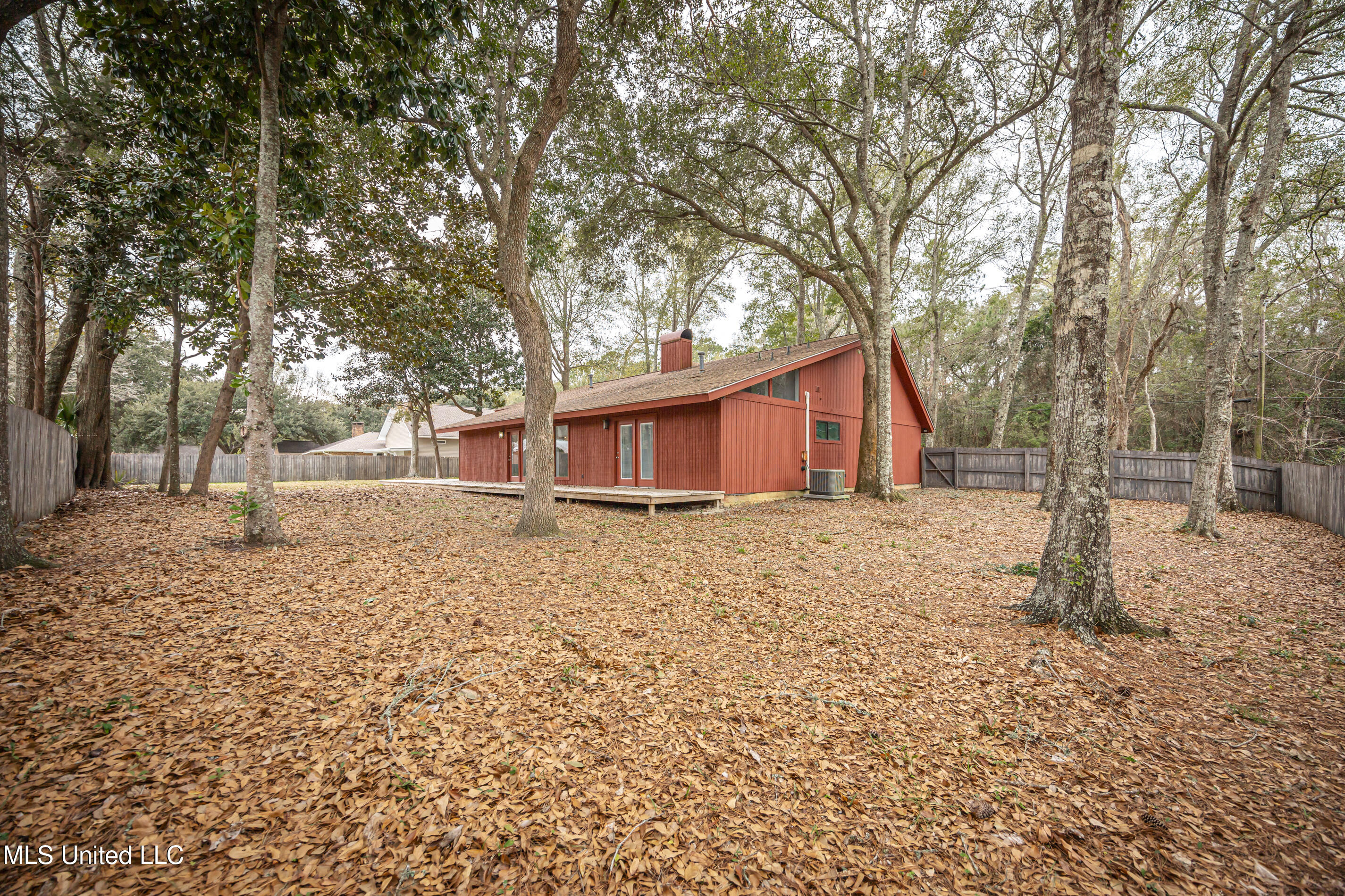 110 Simon Boulevard Property Photo 65