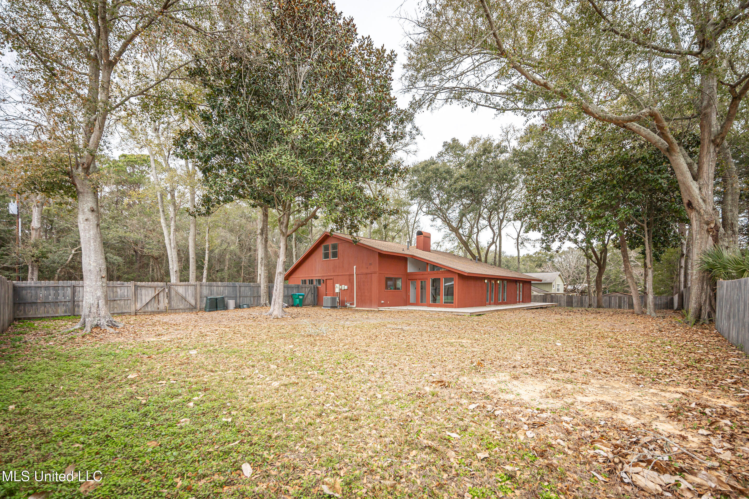 110 Simon Boulevard Property Photo 66