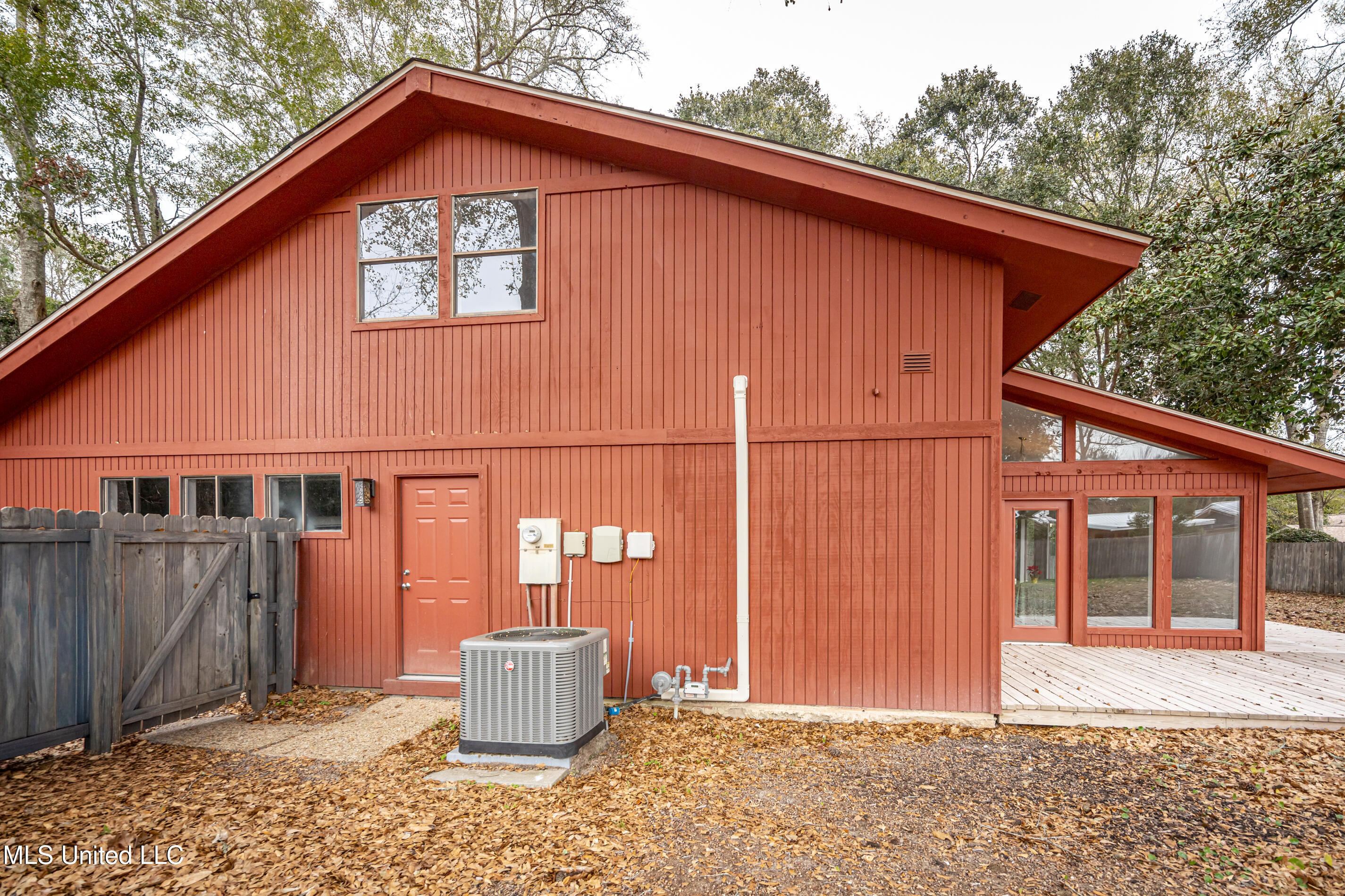 110 Simon Boulevard Property Photo 67