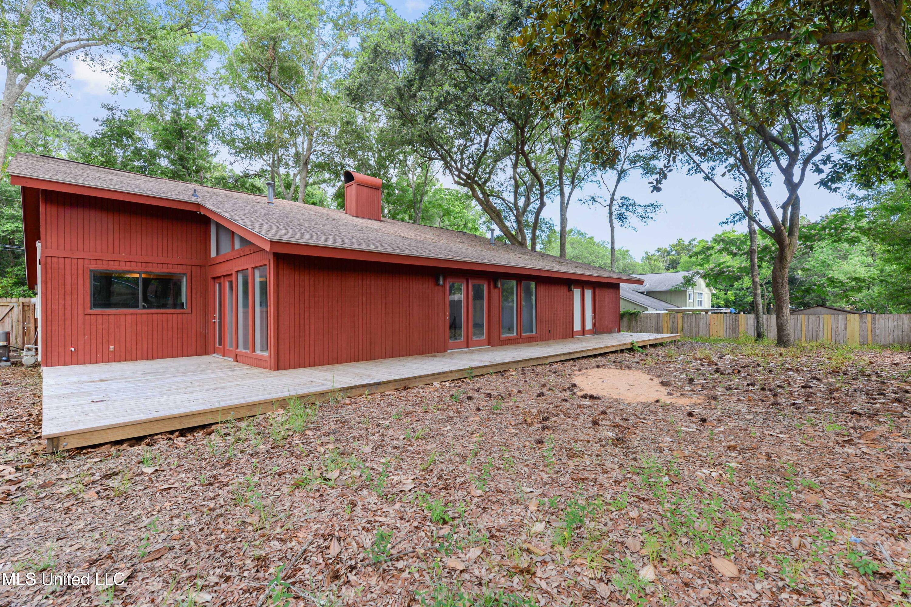 110 Simon Boulevard Property Photo 71