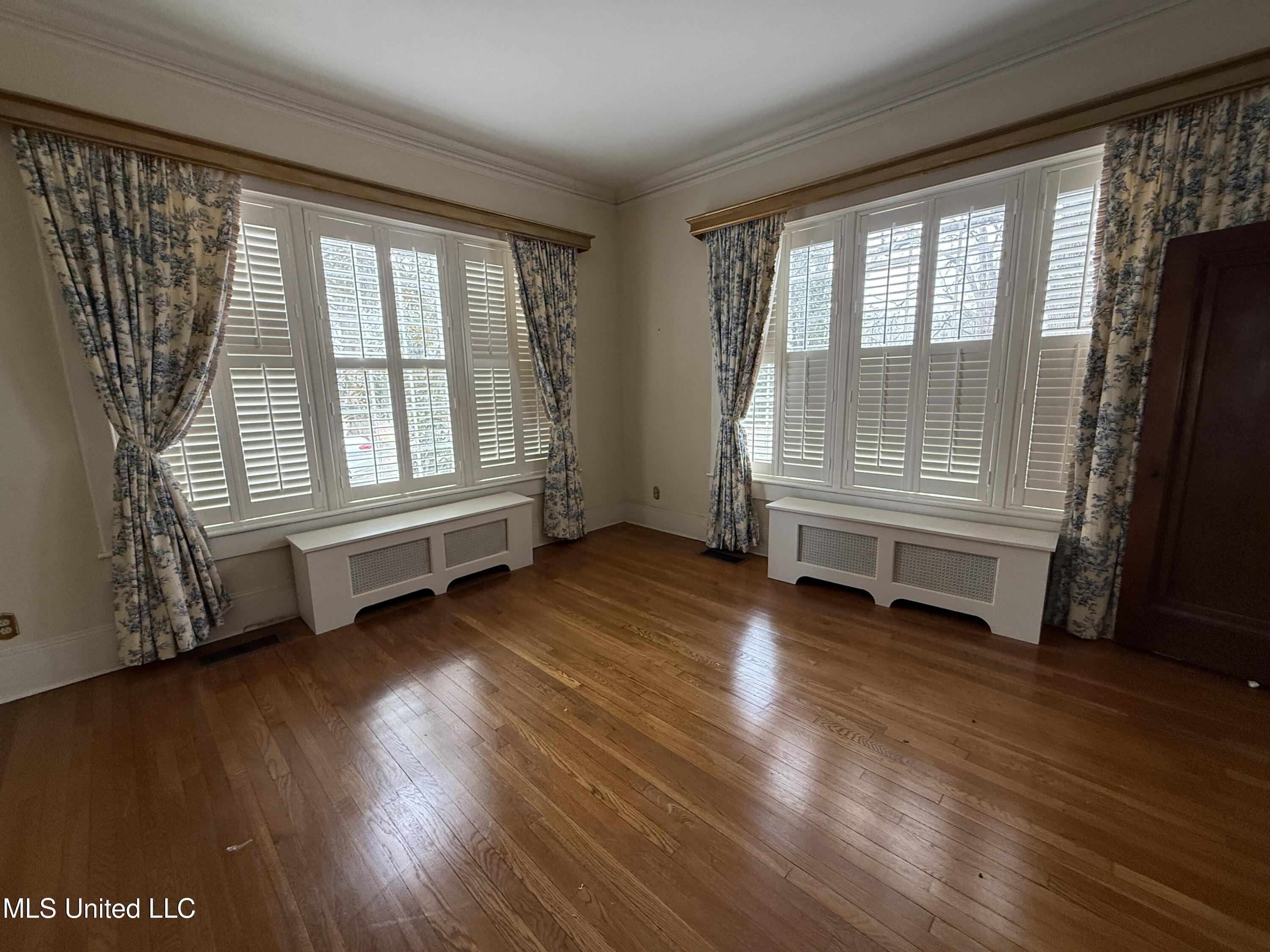 2502 W Claiborne Avenue Property Photo 7
