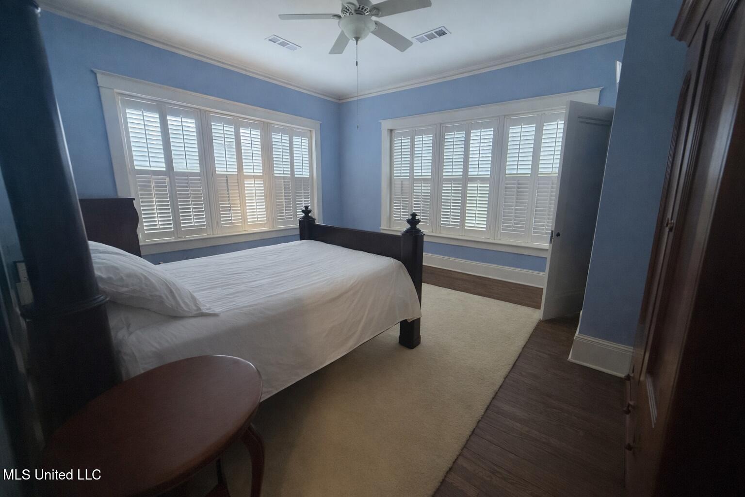 2502 W Claiborne Avenue Property Photo 15