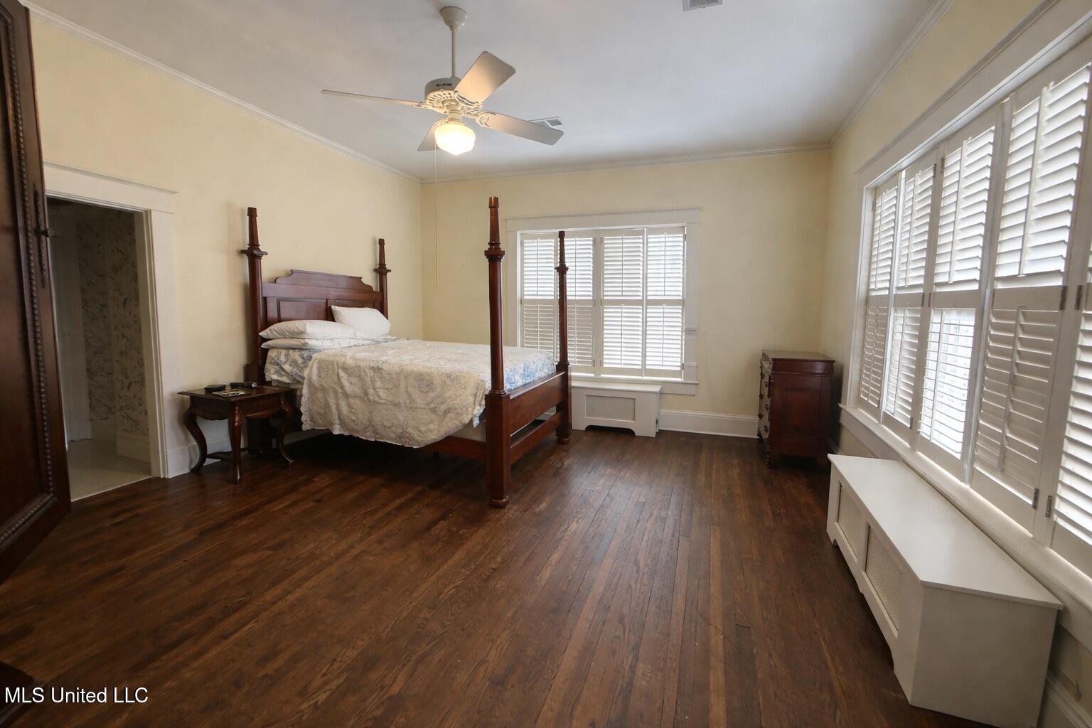 2502 W Claiborne Avenue Property Photo 16