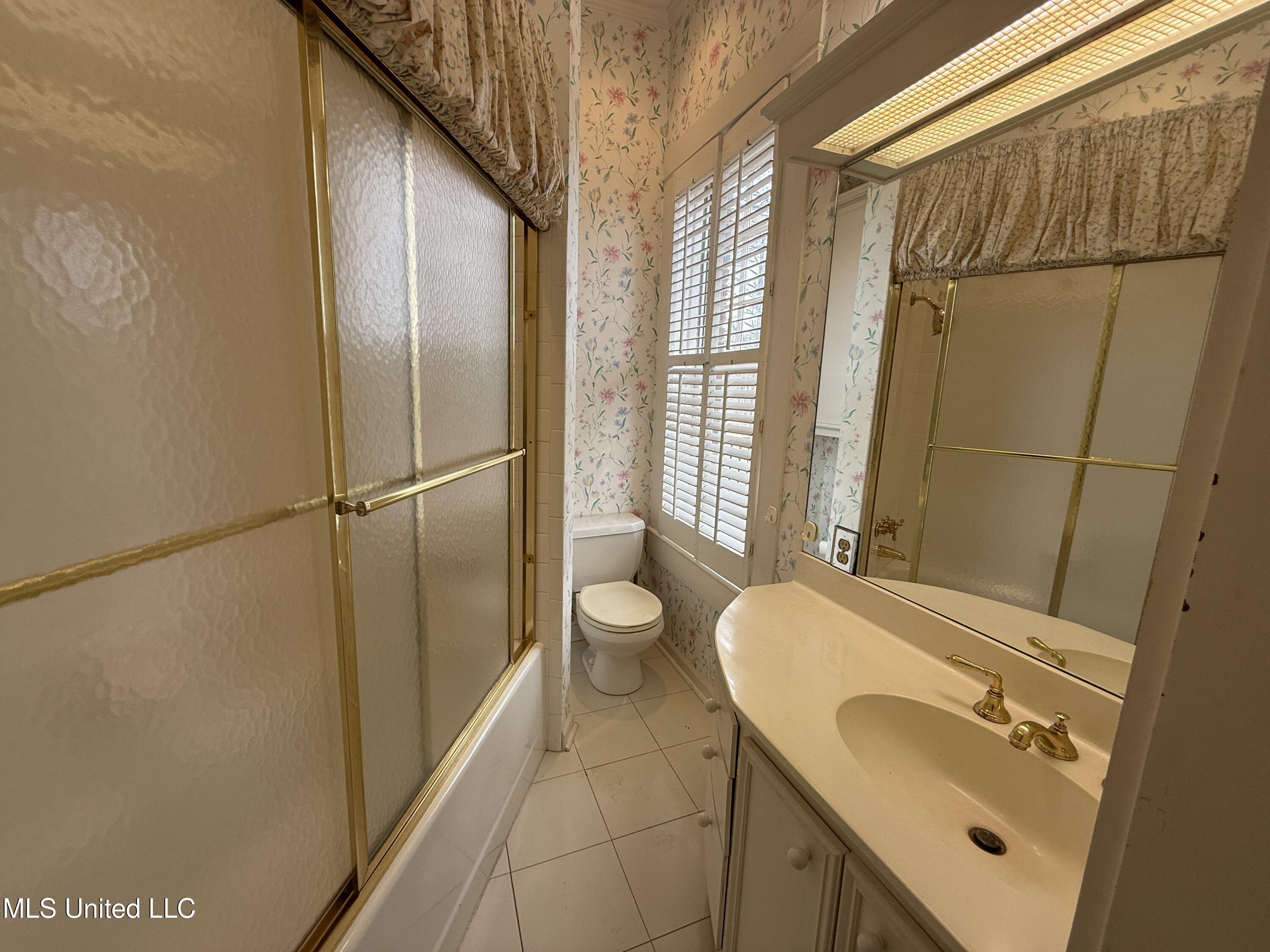 2502 W Claiborne Avenue Property Photo 21