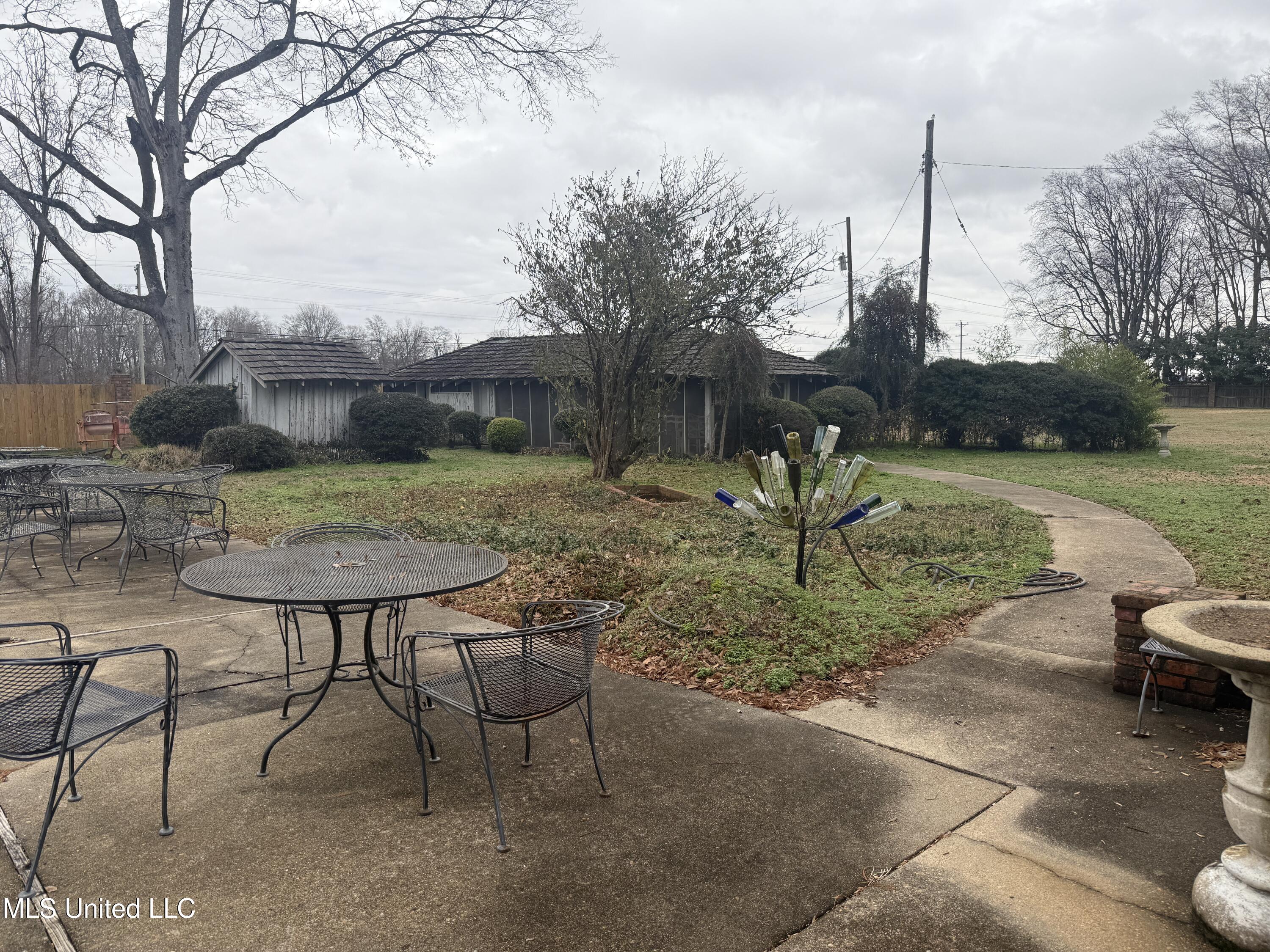 2502 W Claiborne Avenue Property Photo 23