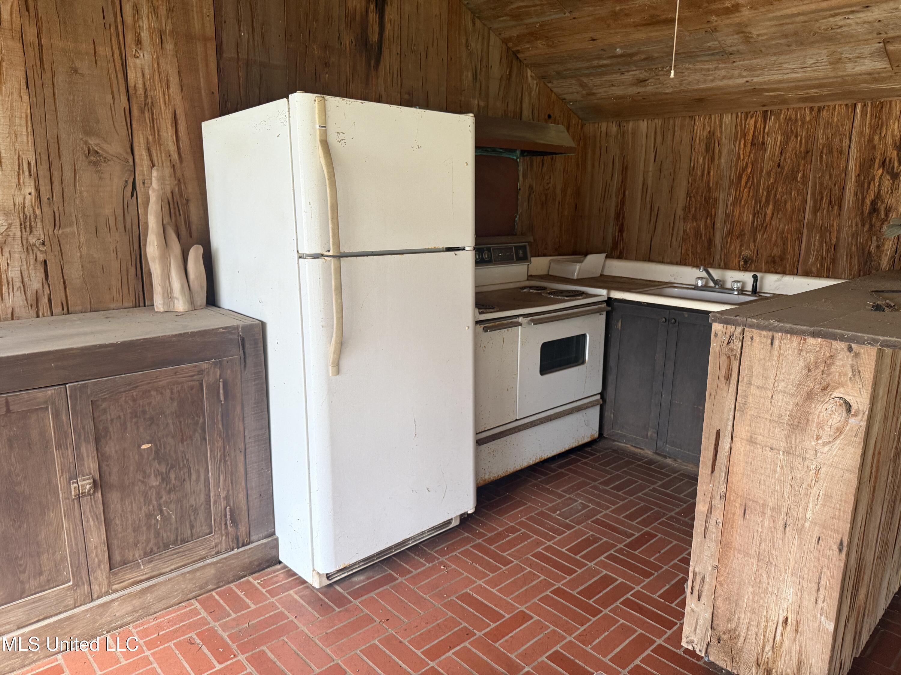 2502 W Claiborne Avenue Property Photo 24