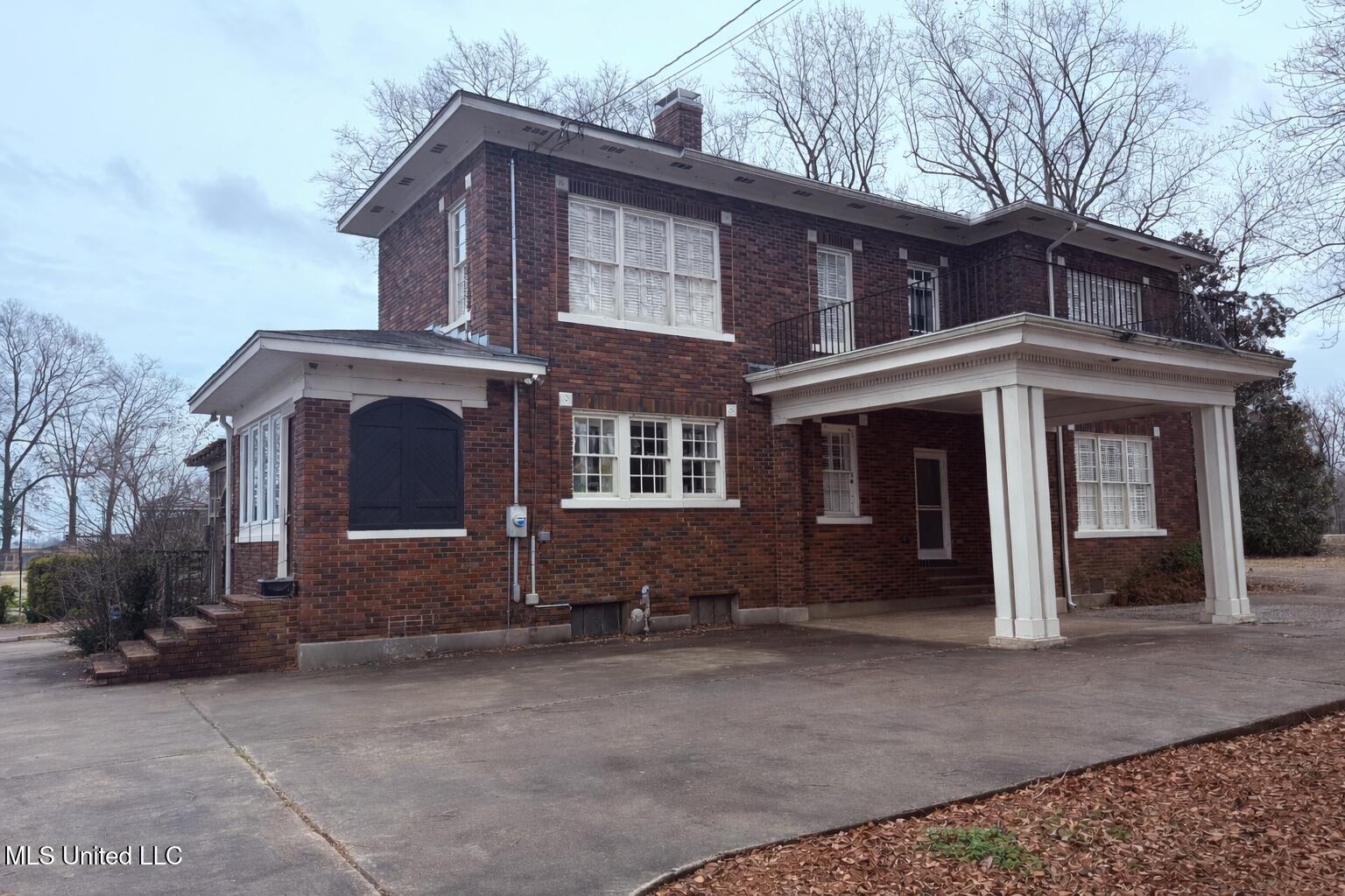 2502 W Claiborne Avenue Property Photo 27