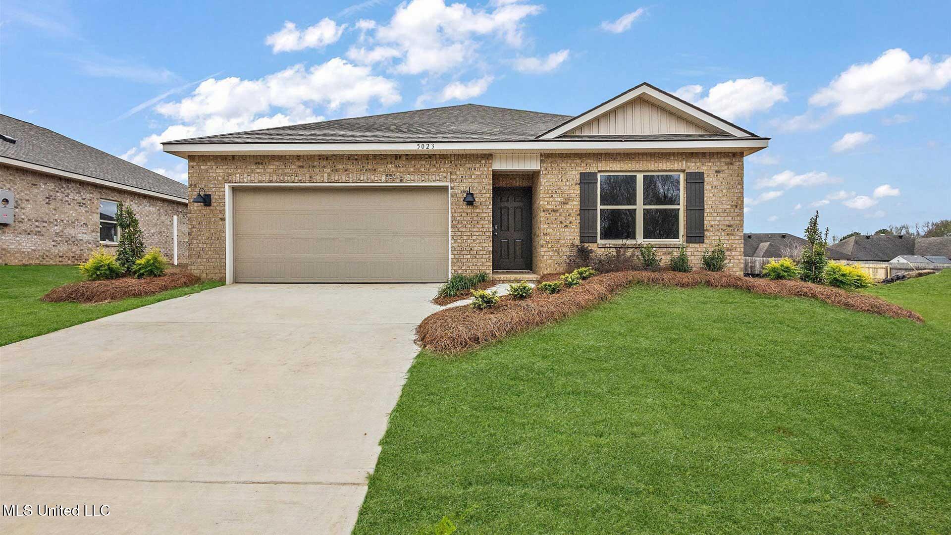 5015 Fox Glen Drive Property Photo 1