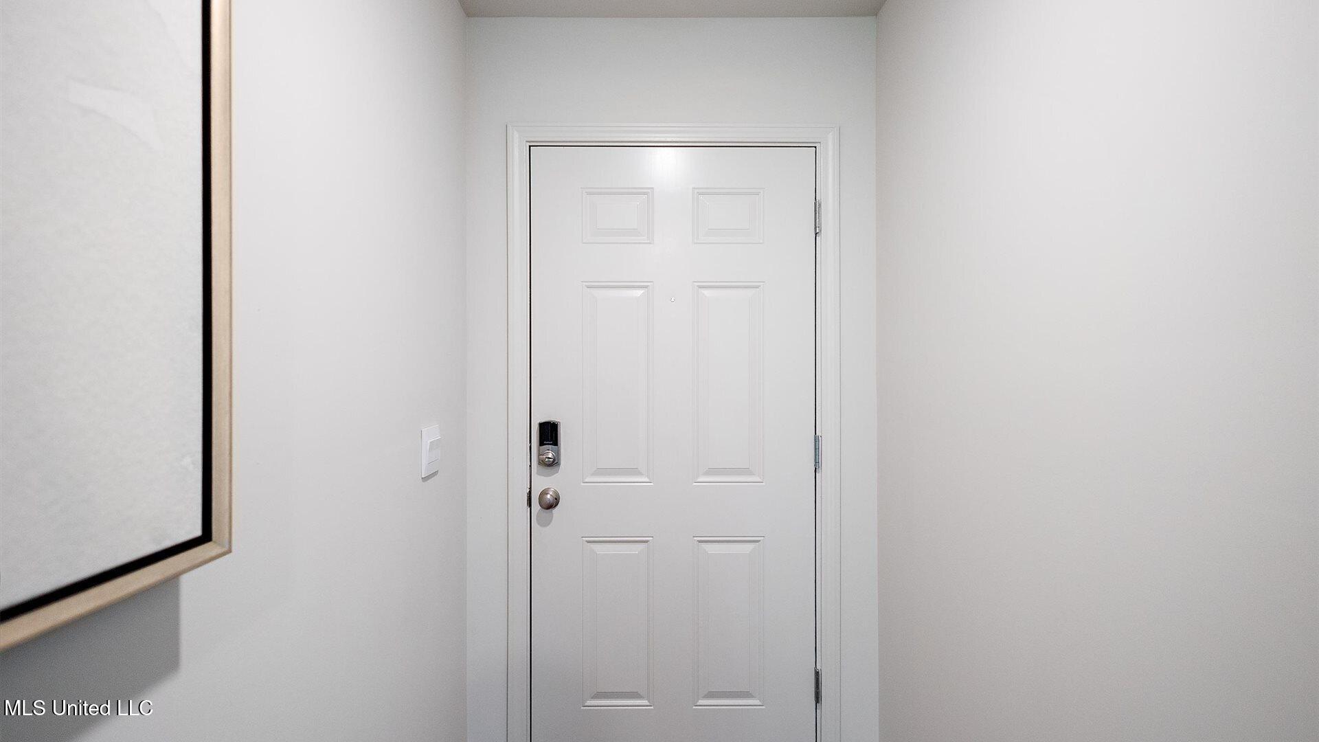 5015 Fox Glen Drive Property Photo 4