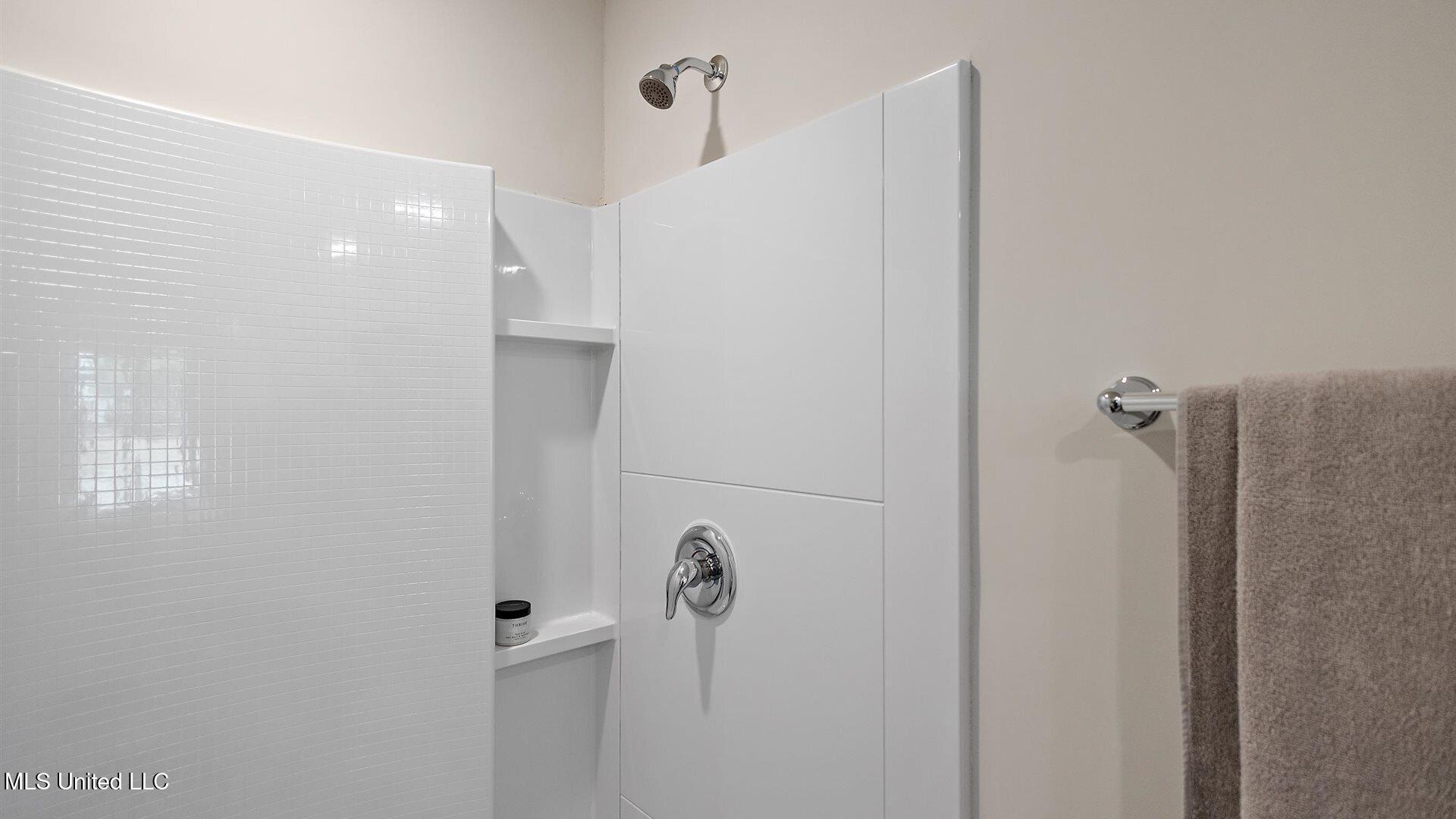 5015 Fox Glen Drive Property Photo 21