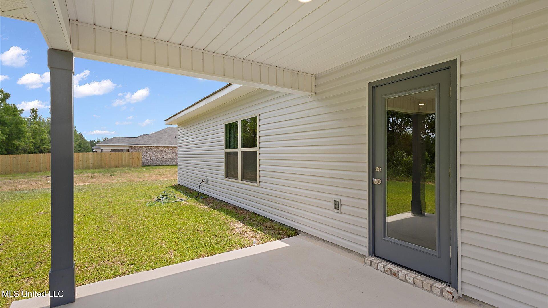 5015 Fox Glen Drive Property Photo 28
