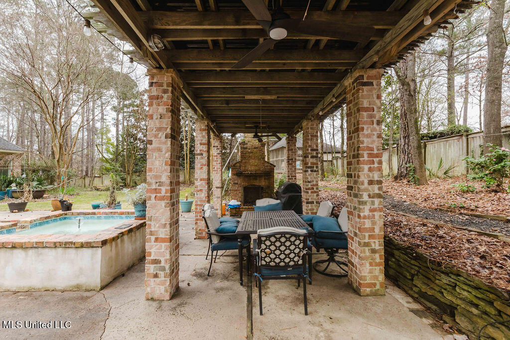 101 Summer Lake Drive Property Photo 6
