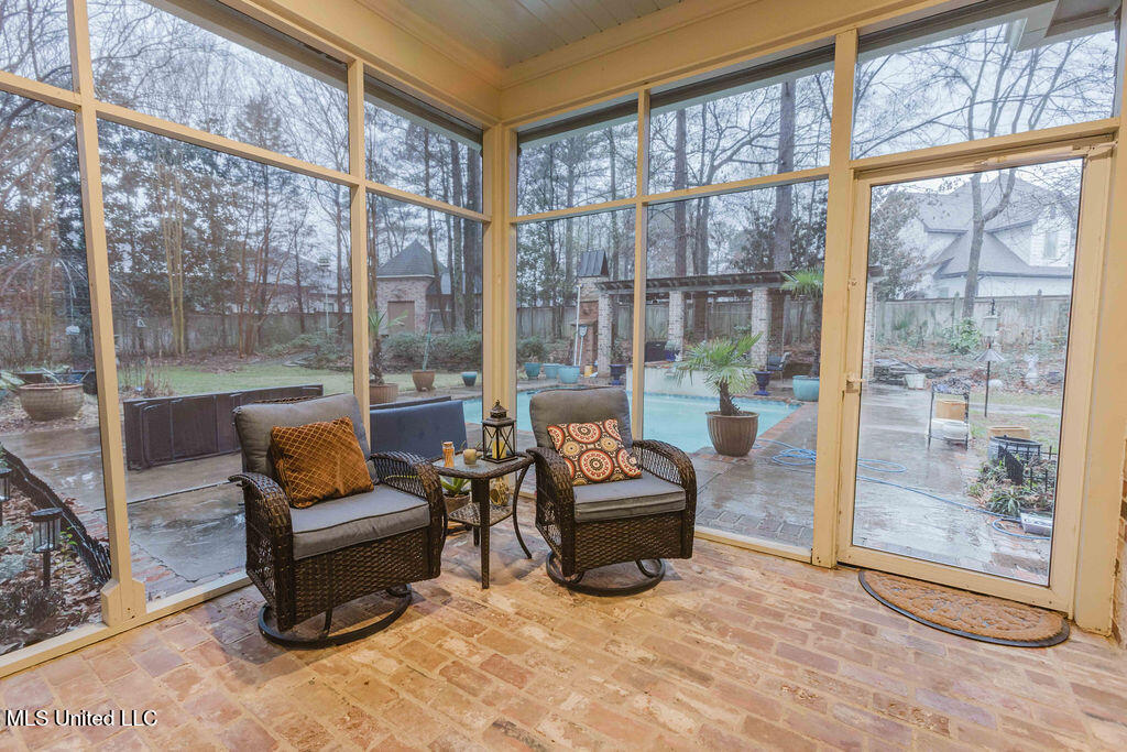 101 Summer Lake Drive Property Photo 8