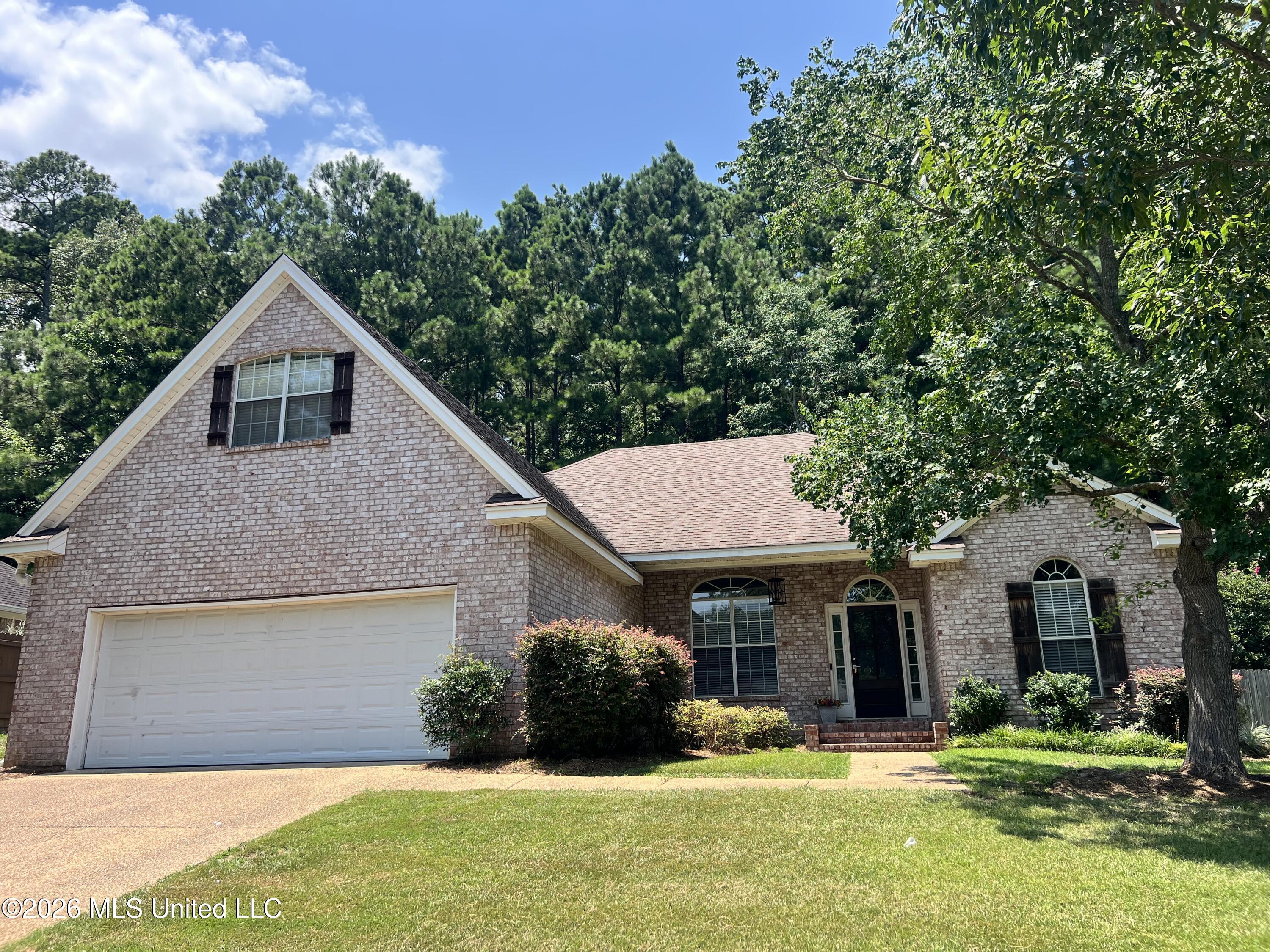 619 Hampshire Place Property Photo 2