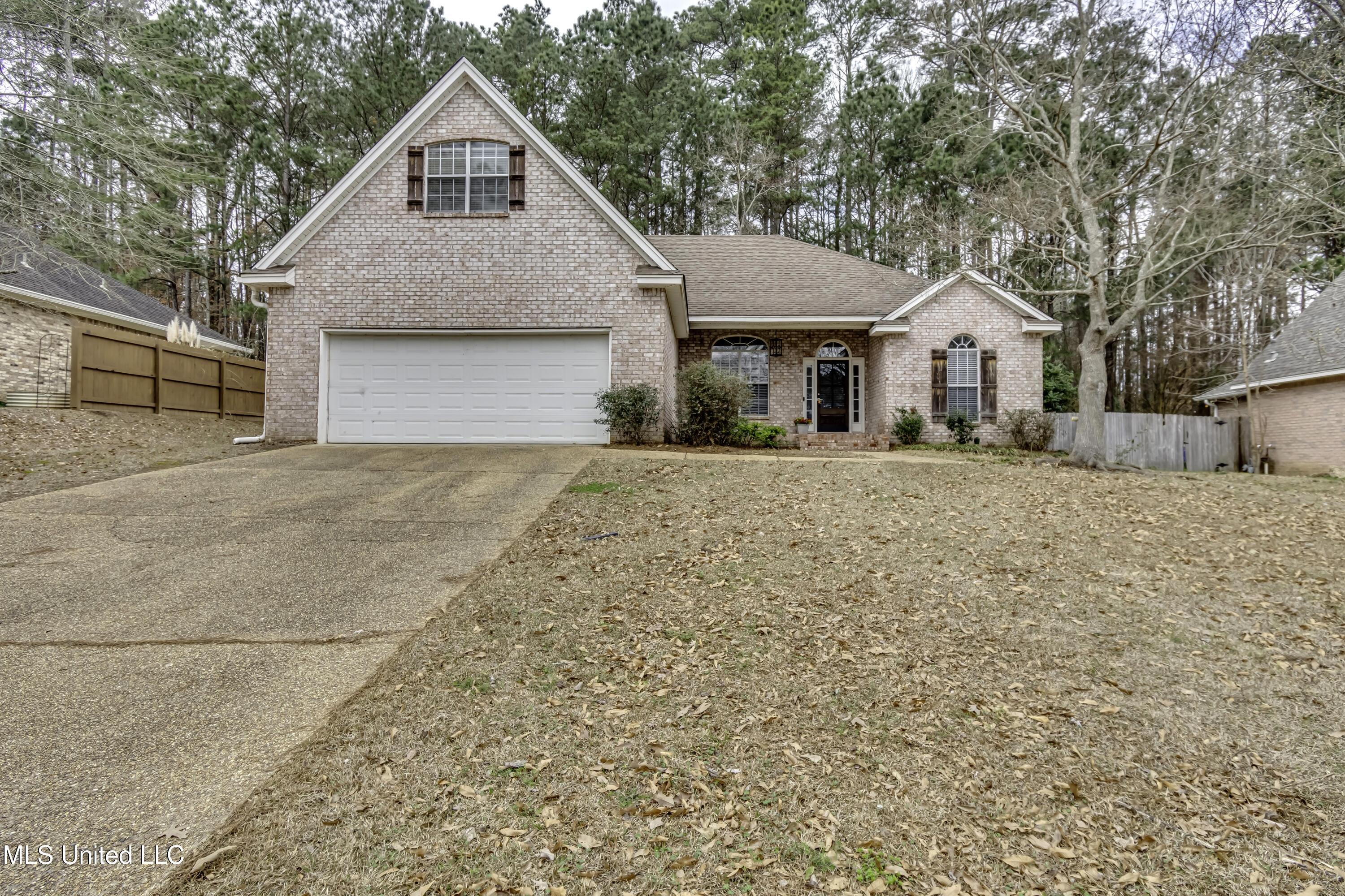 619 Hampshire Place Property Photo 4