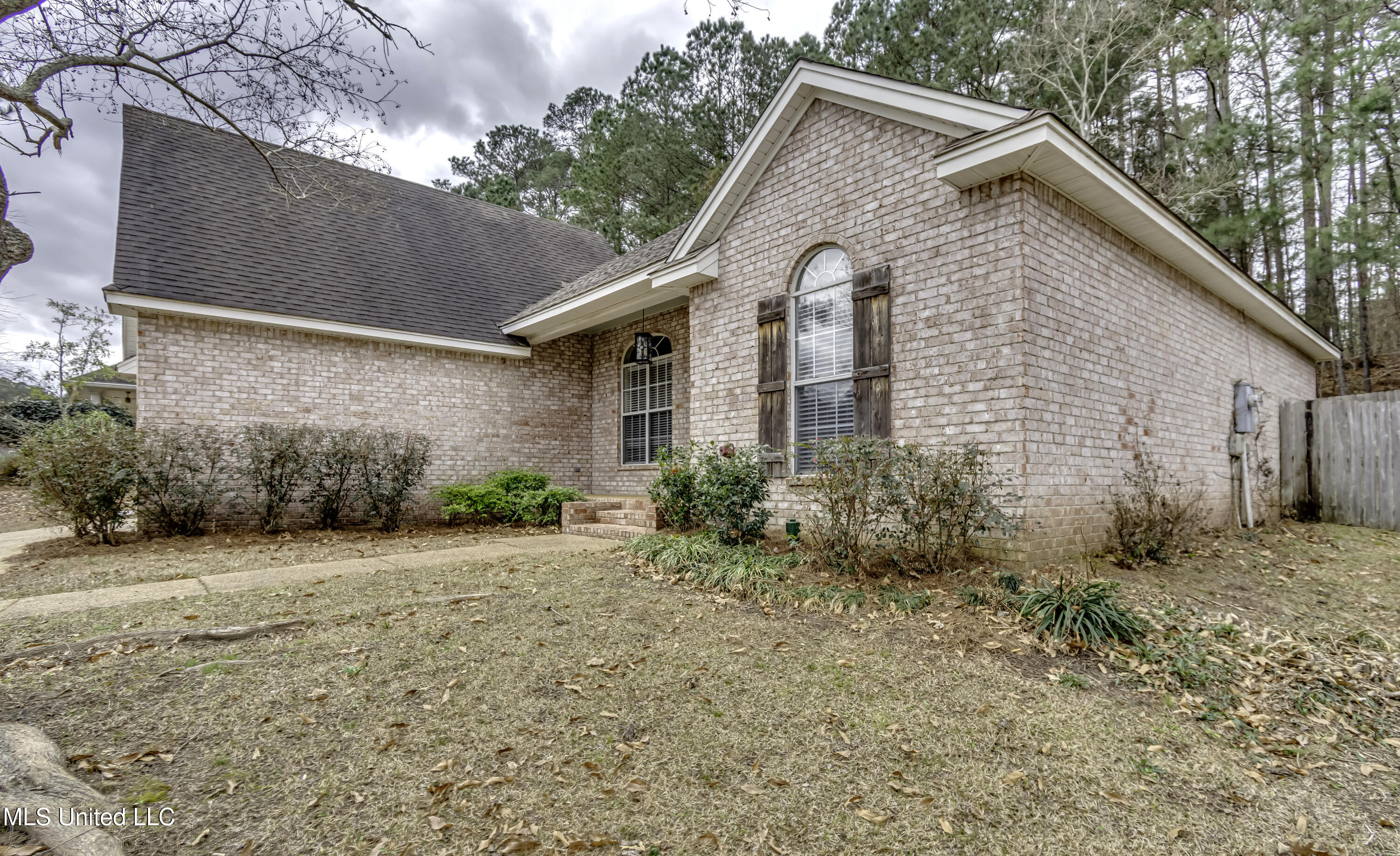 619 Hampshire Place Property Photo 6