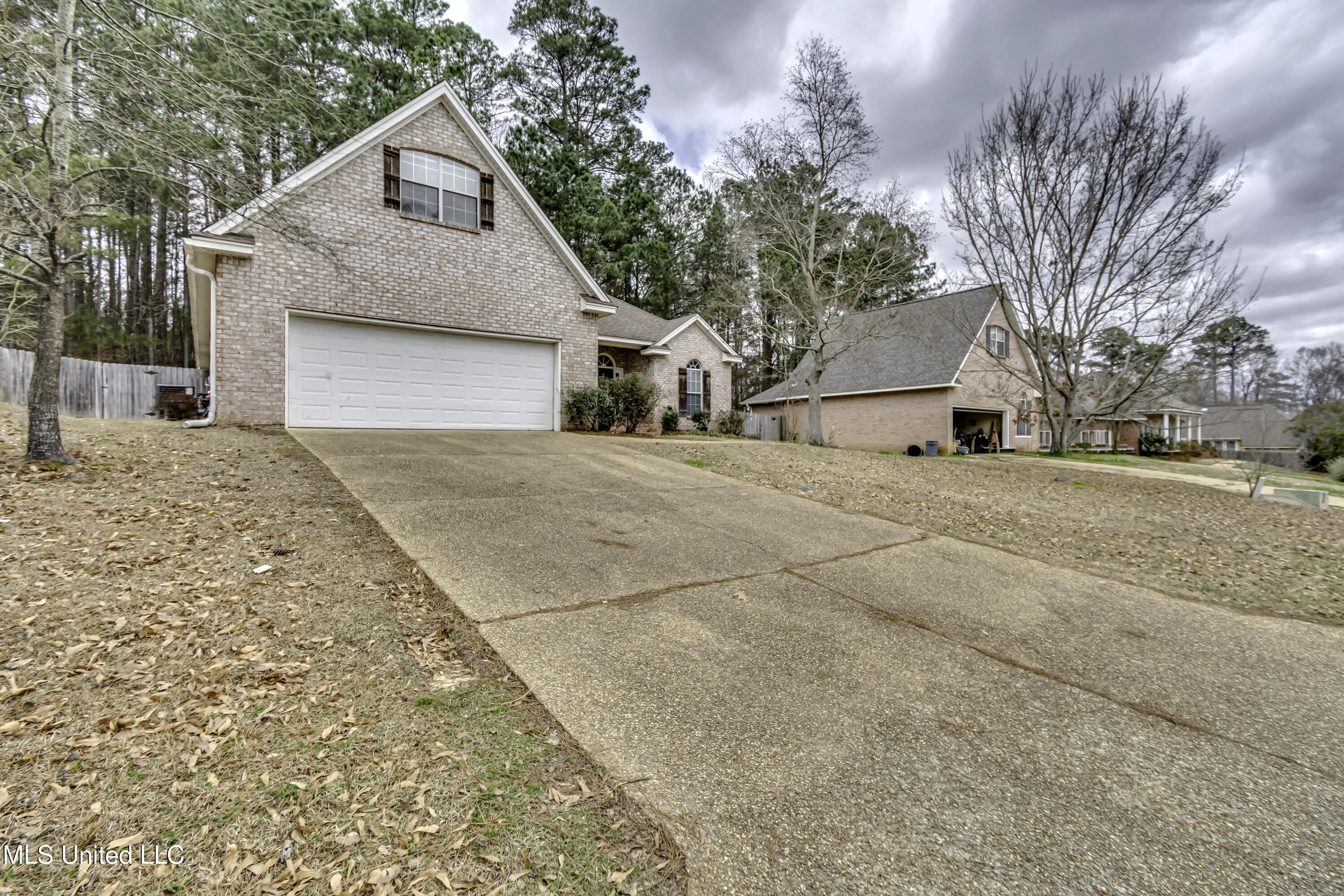 619 Hampshire Place Property Photo 8