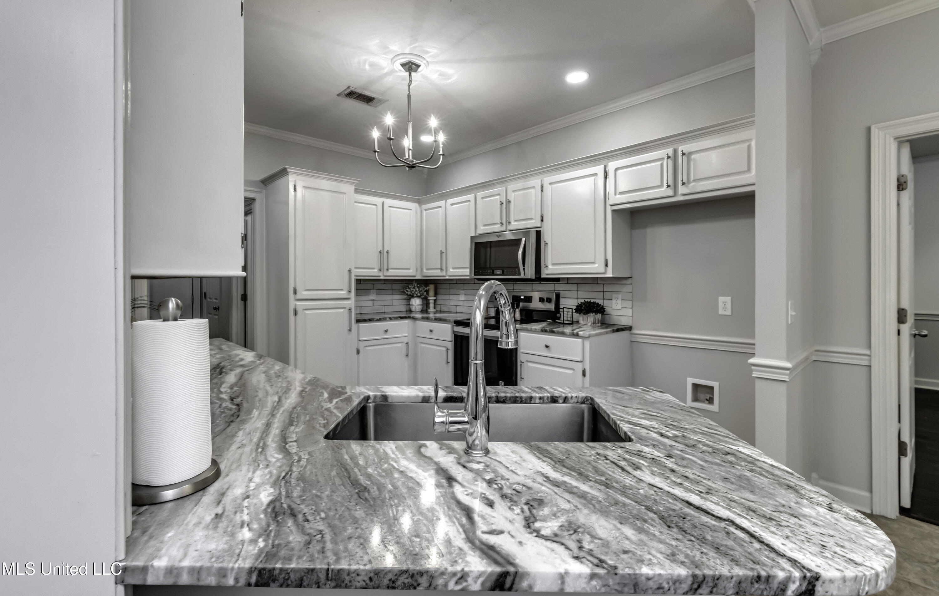 619 Hampshire Place Property Photo 20