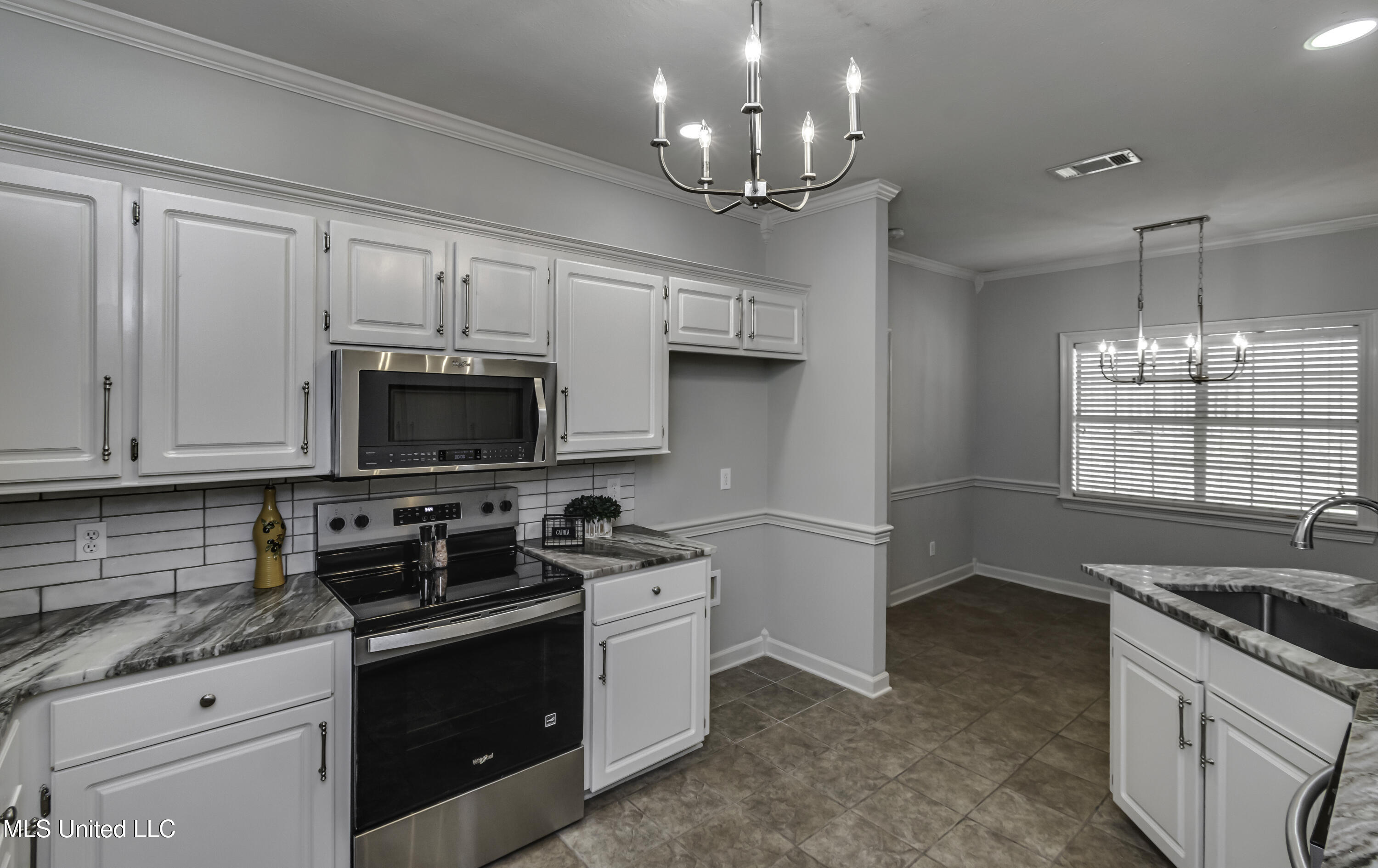 619 Hampshire Place Property Photo 22