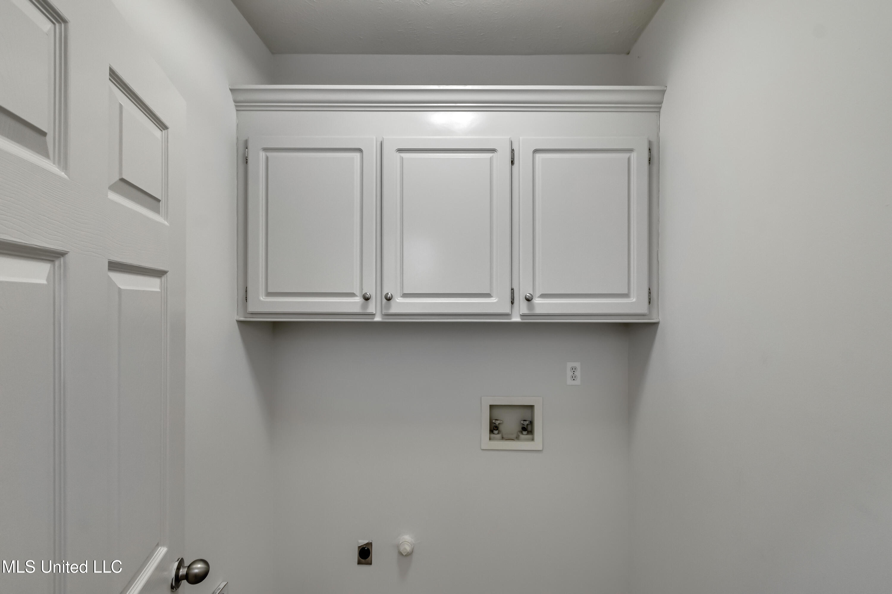 619 Hampshire Place Property Photo 29