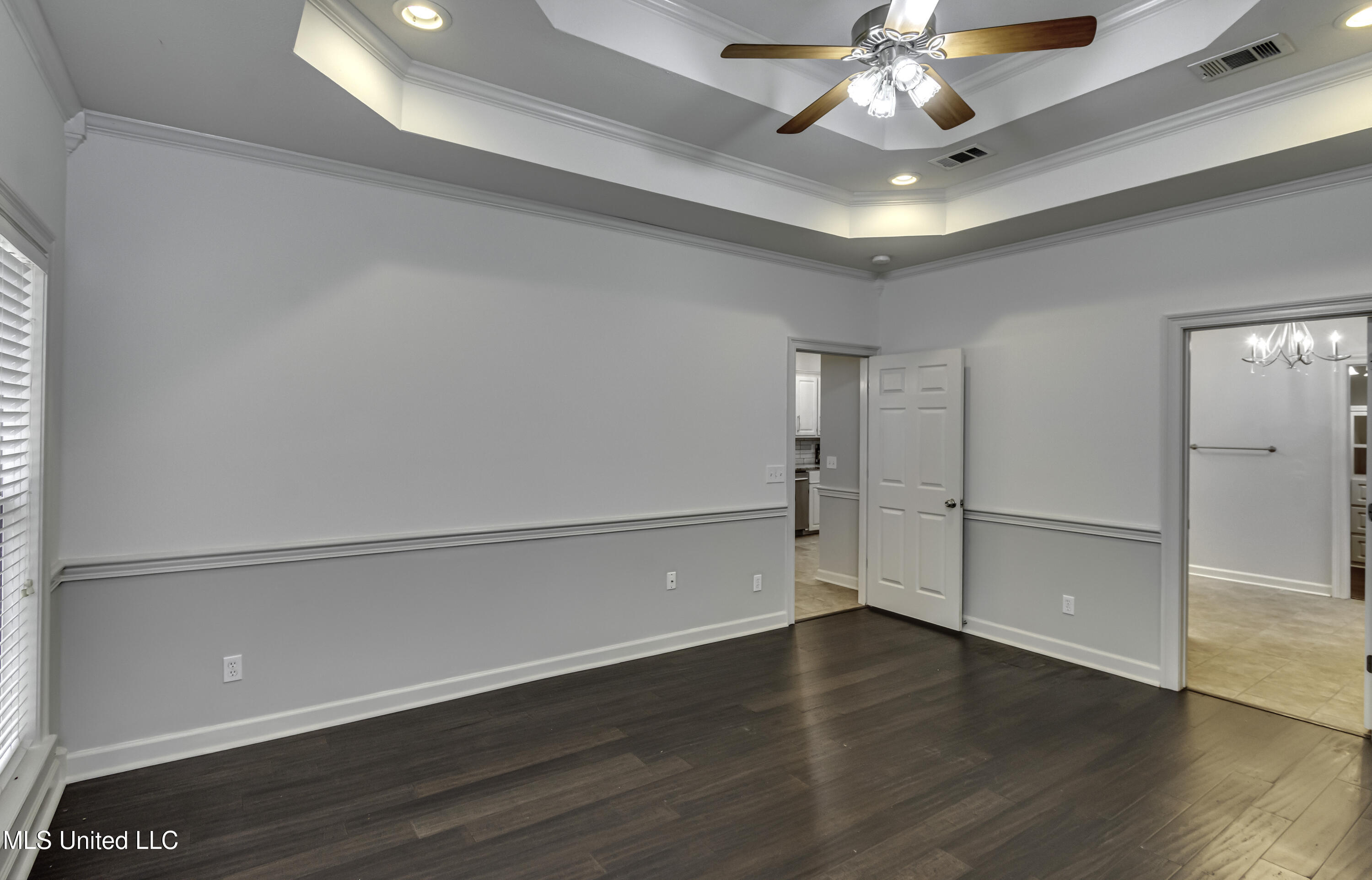 619 Hampshire Place Property Photo 33