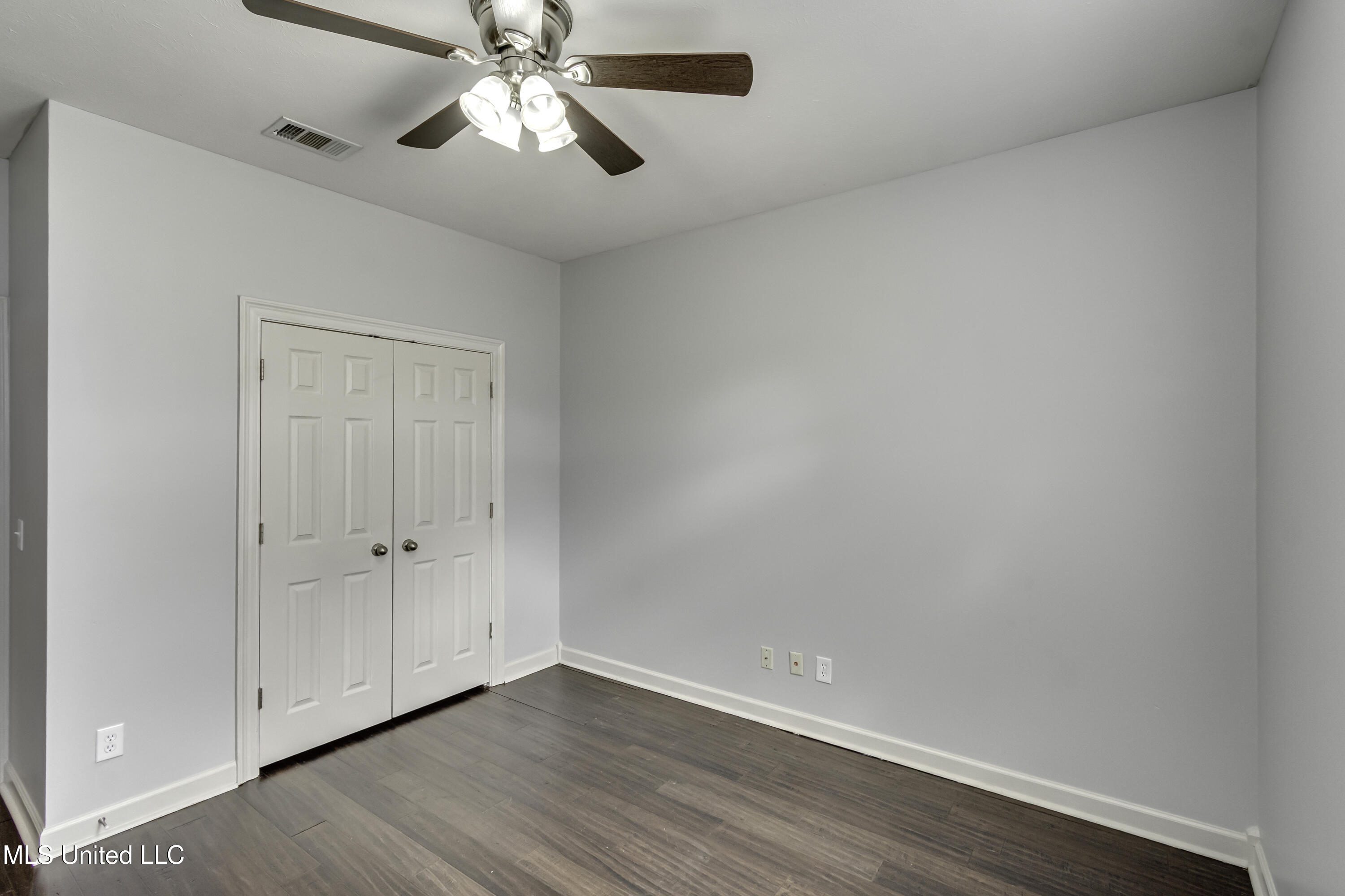 619 Hampshire Place Property Photo 46