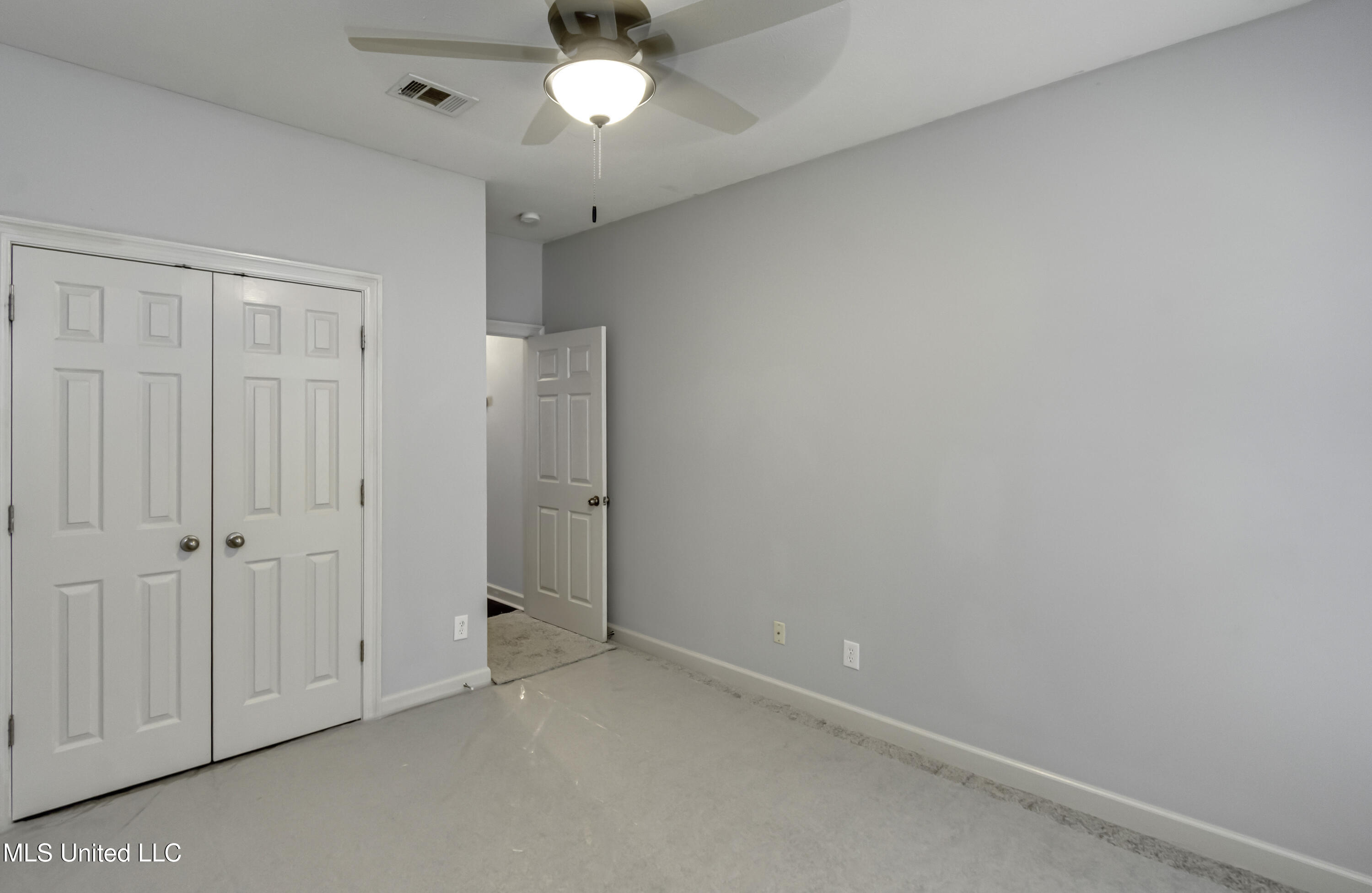 619 Hampshire Place Property Photo 54