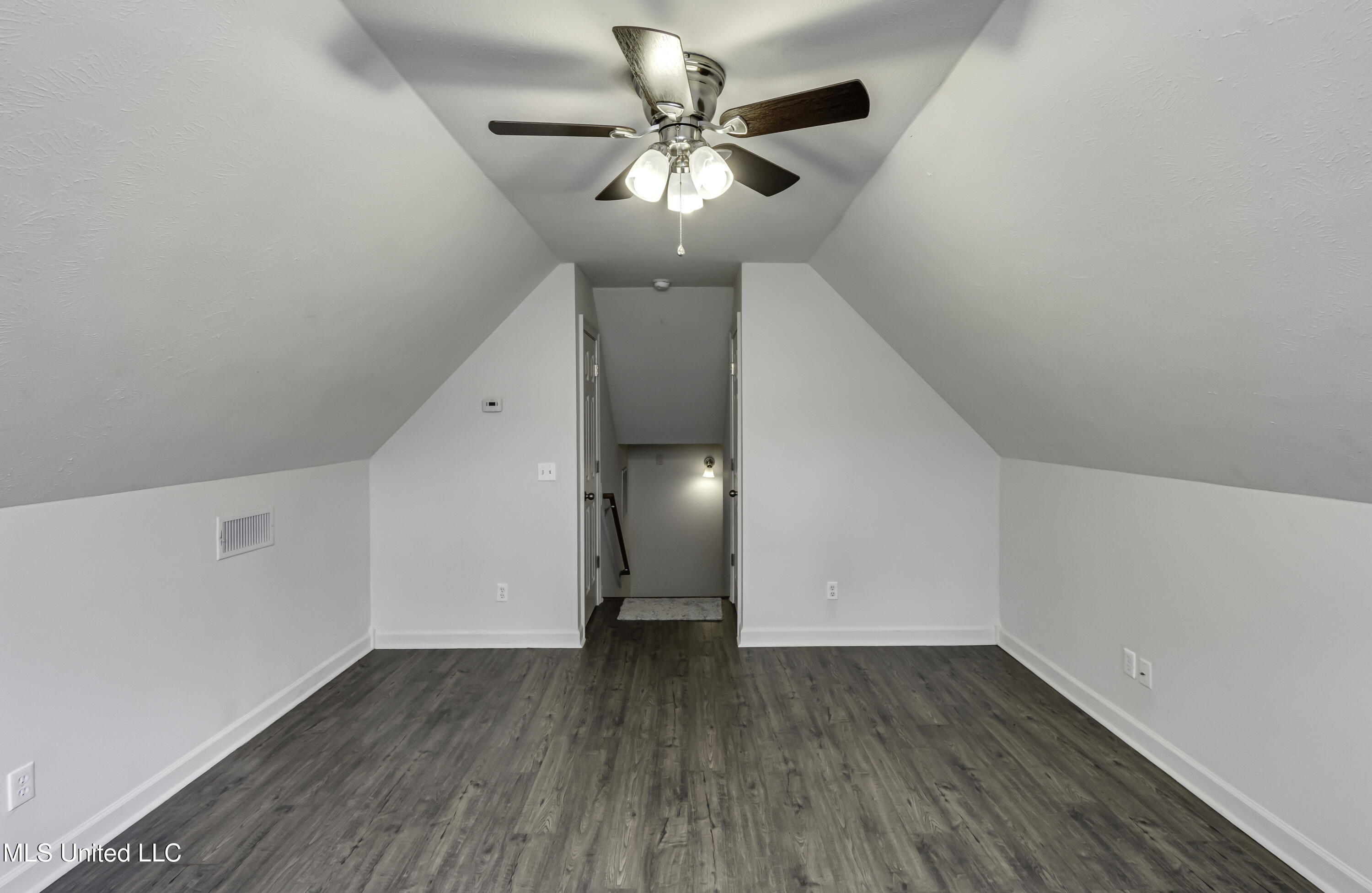 619 Hampshire Place Property Photo 57