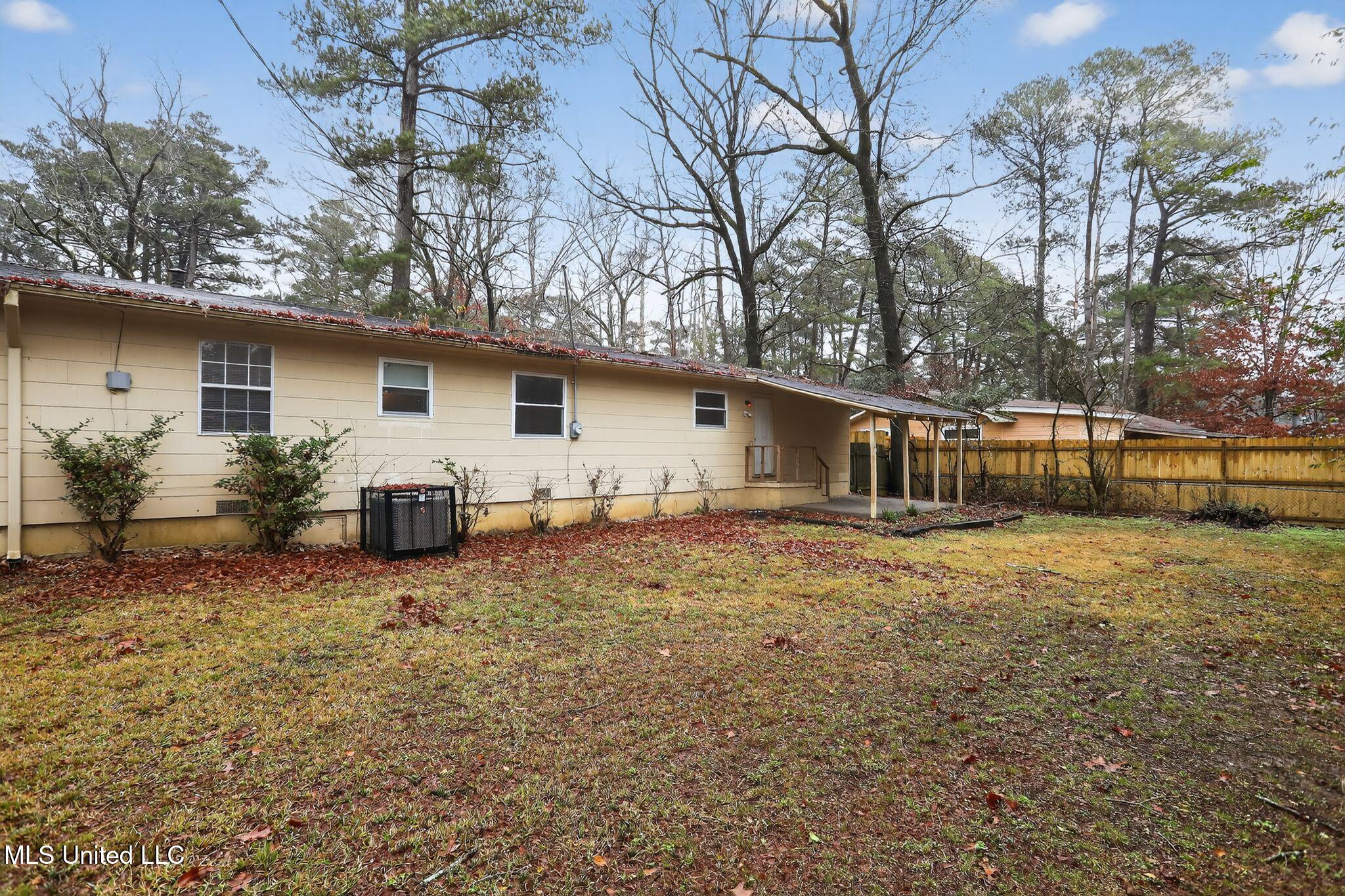 945 Valencia Street Property Photo 4