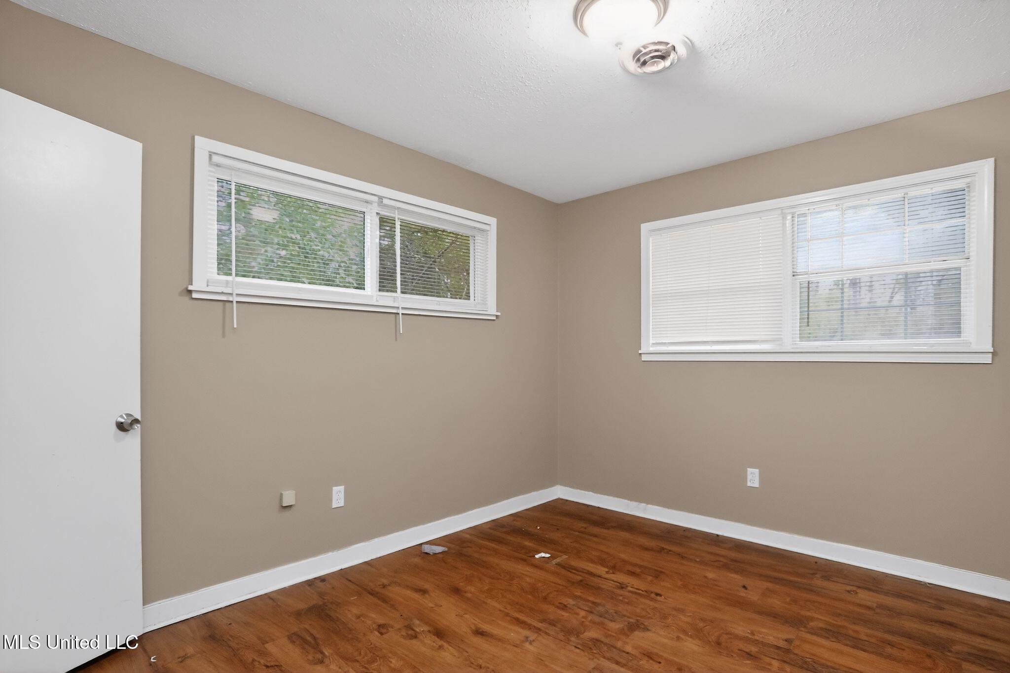 945 Valencia Street Property Photo 7