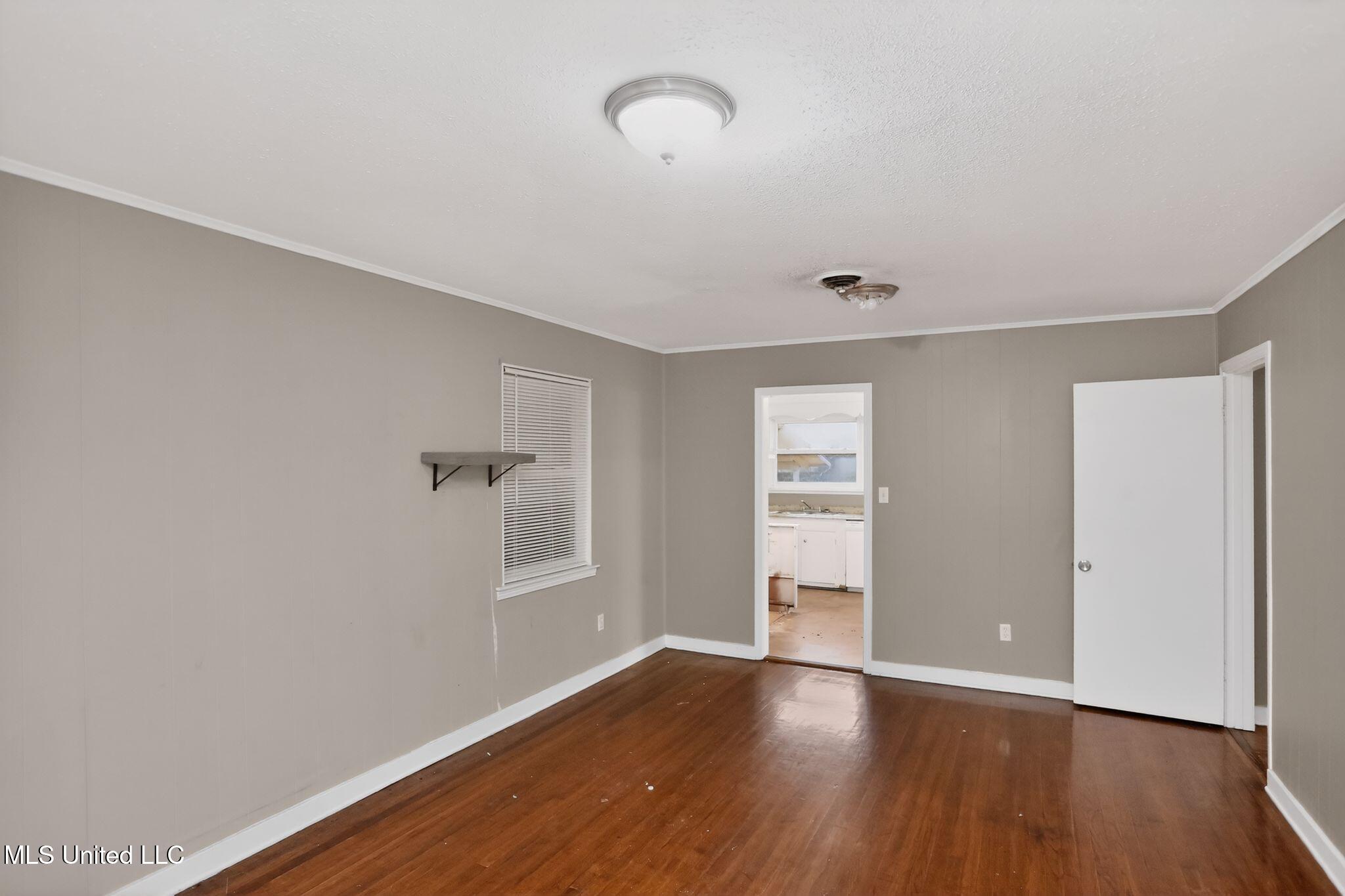 945 Valencia Street Property Photo 8