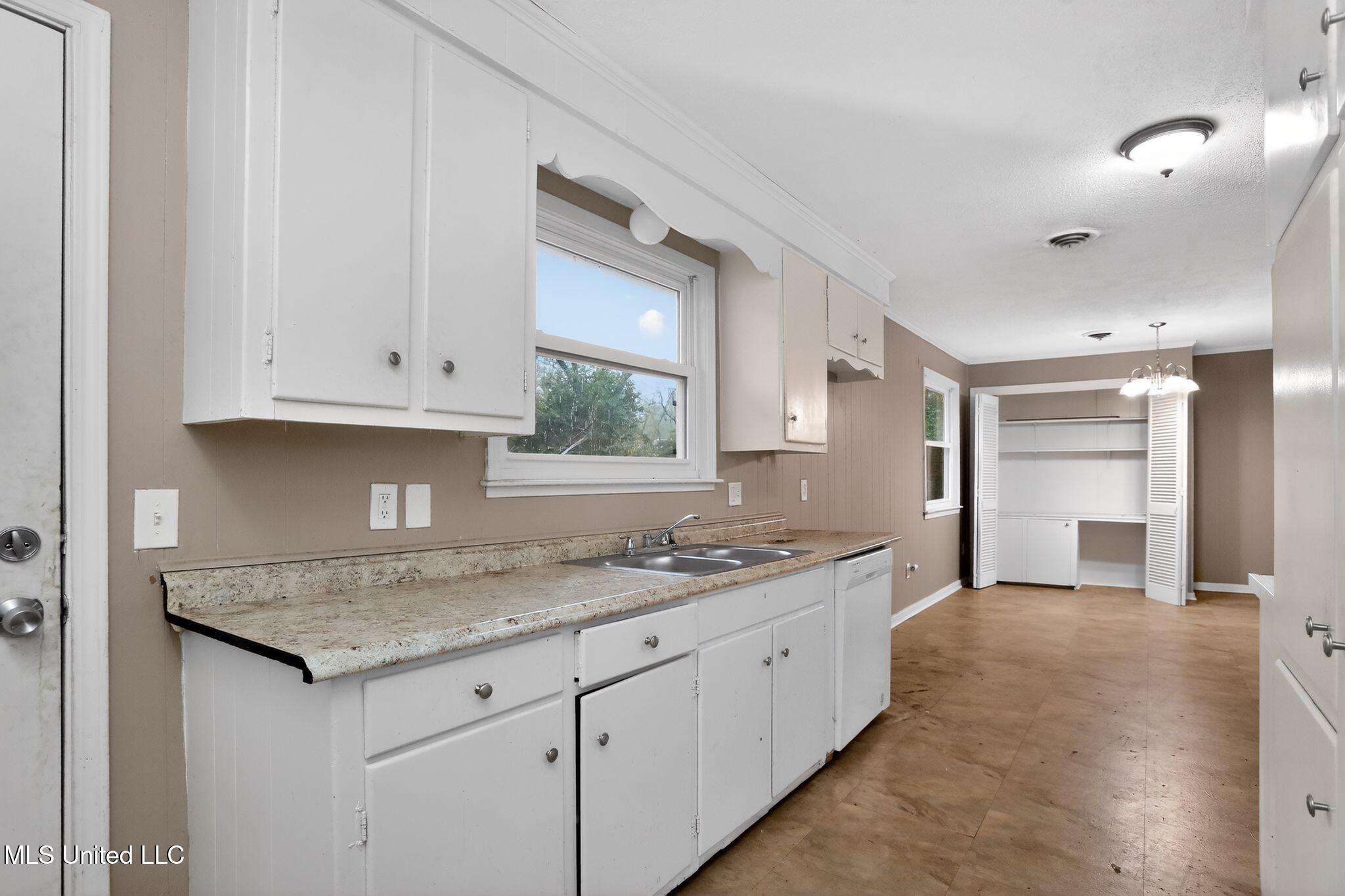 945 Valencia Street Property Photo 13