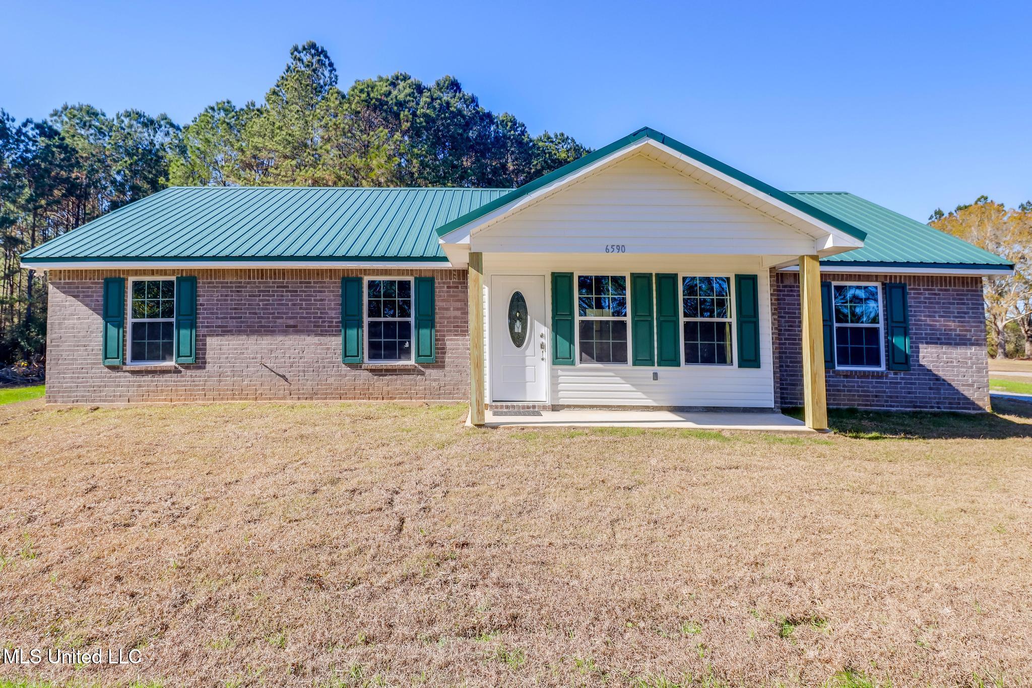 6590 Dummy Line Road Property Photo 1
