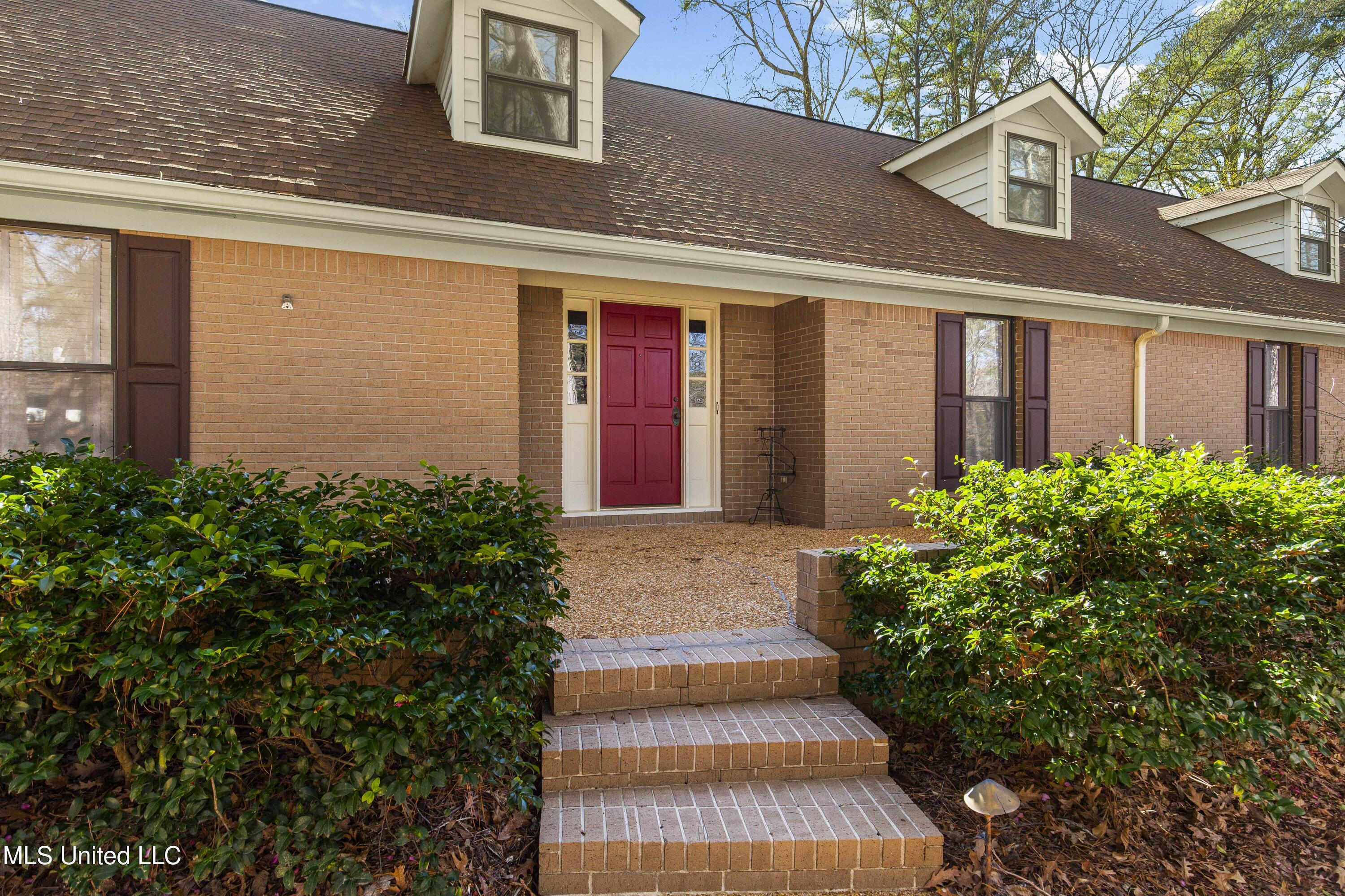 102 Creekwood Drive Property Photo 4