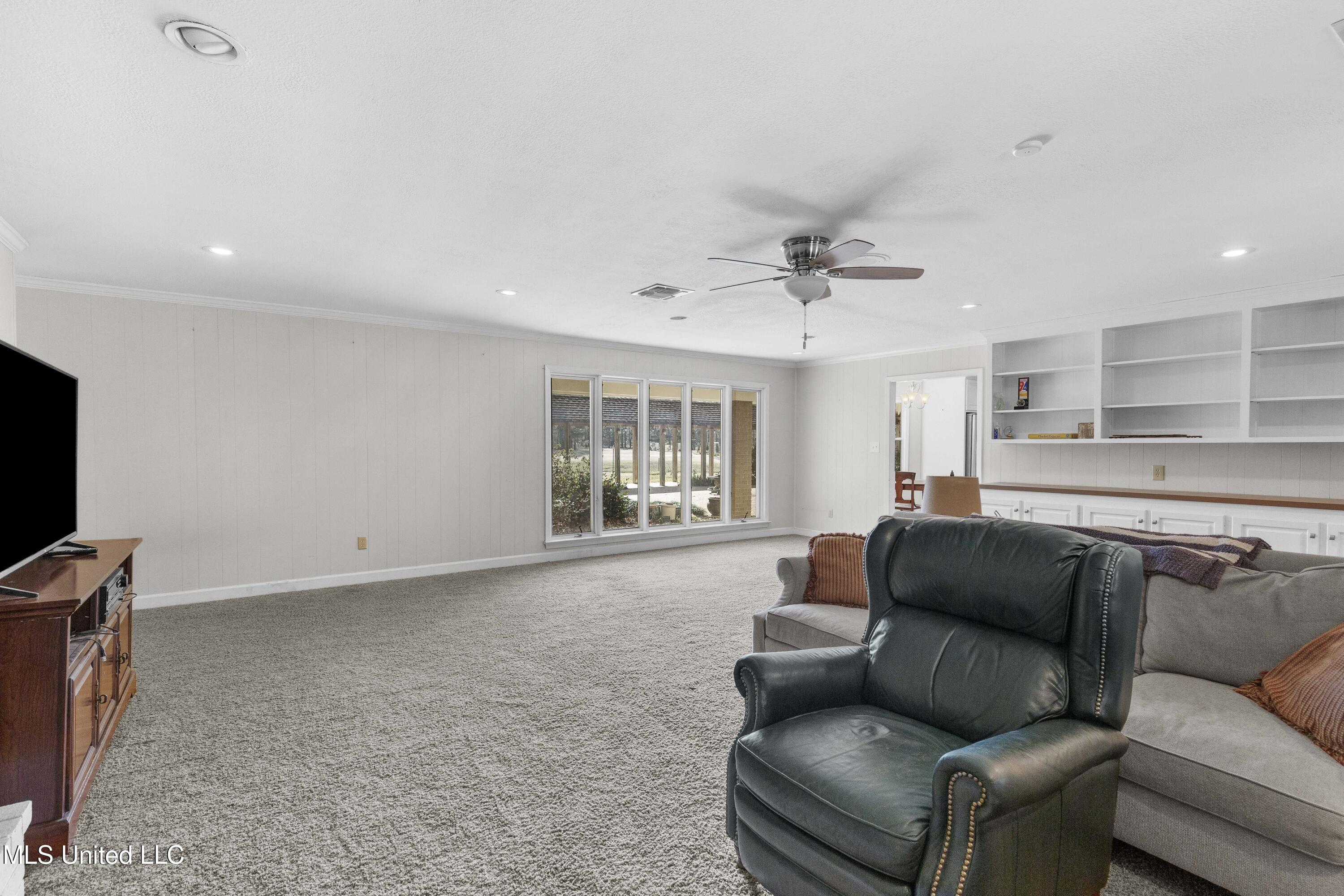 102 Creekwood Drive Property Photo 26