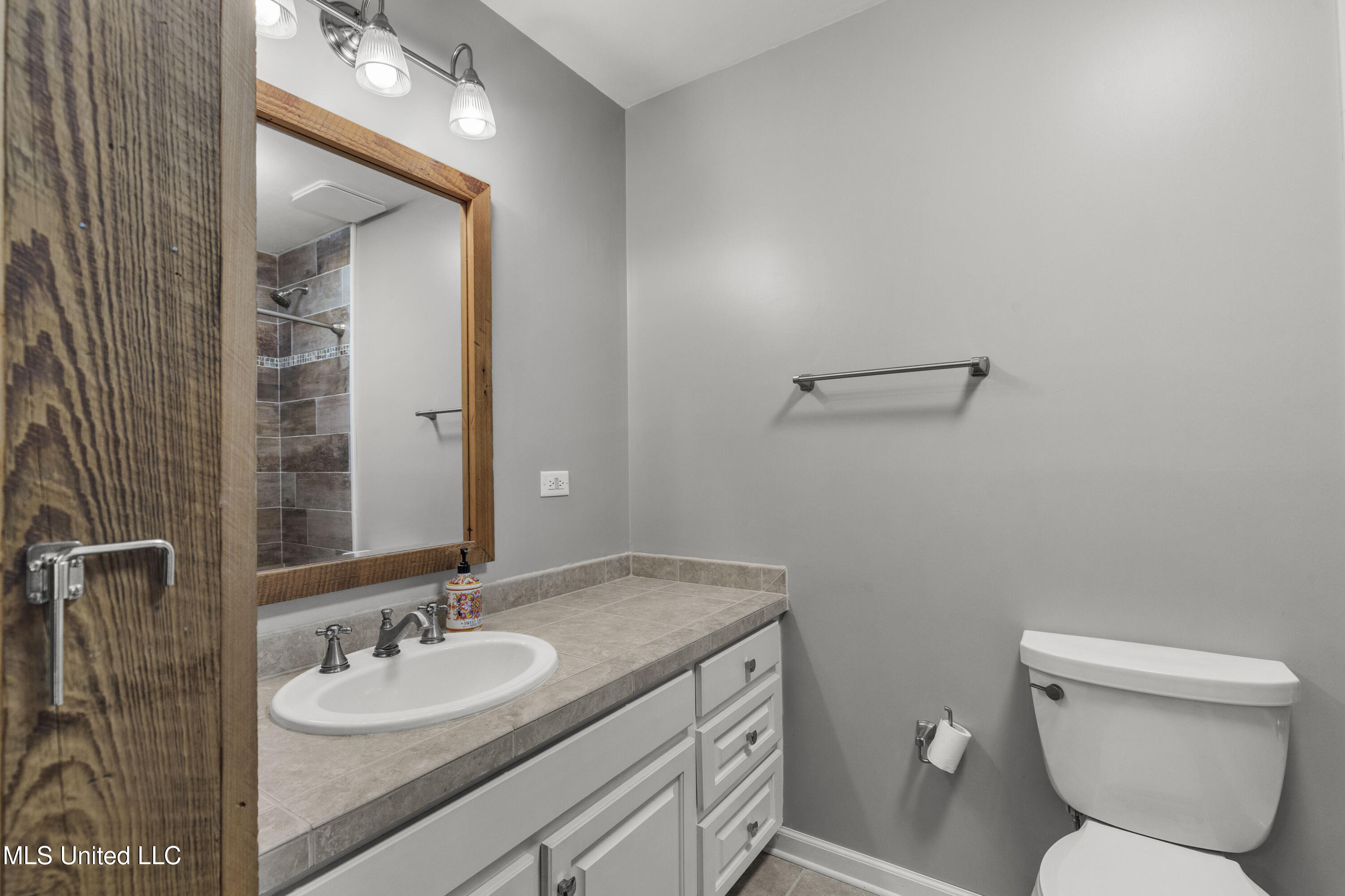 102 Creekwood Drive Property Photo 44