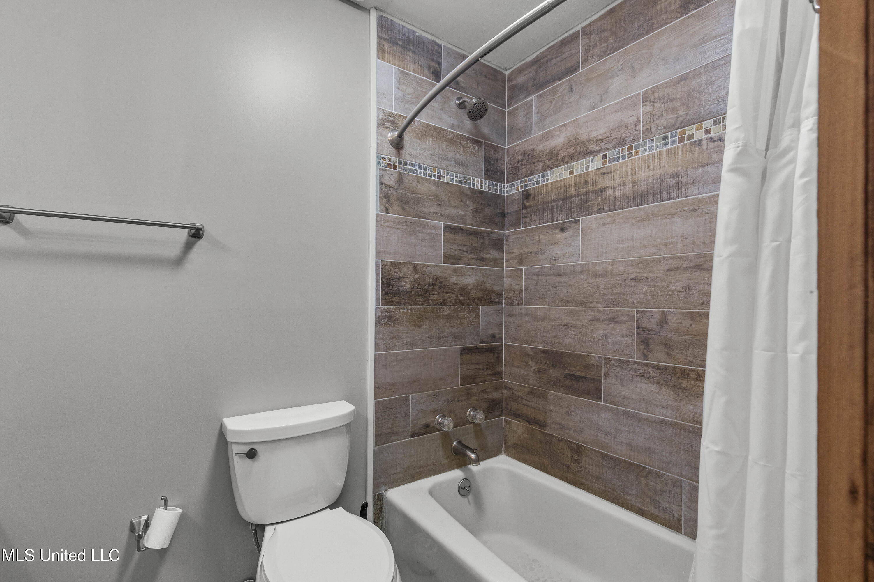 102 Creekwood Drive Property Photo 45