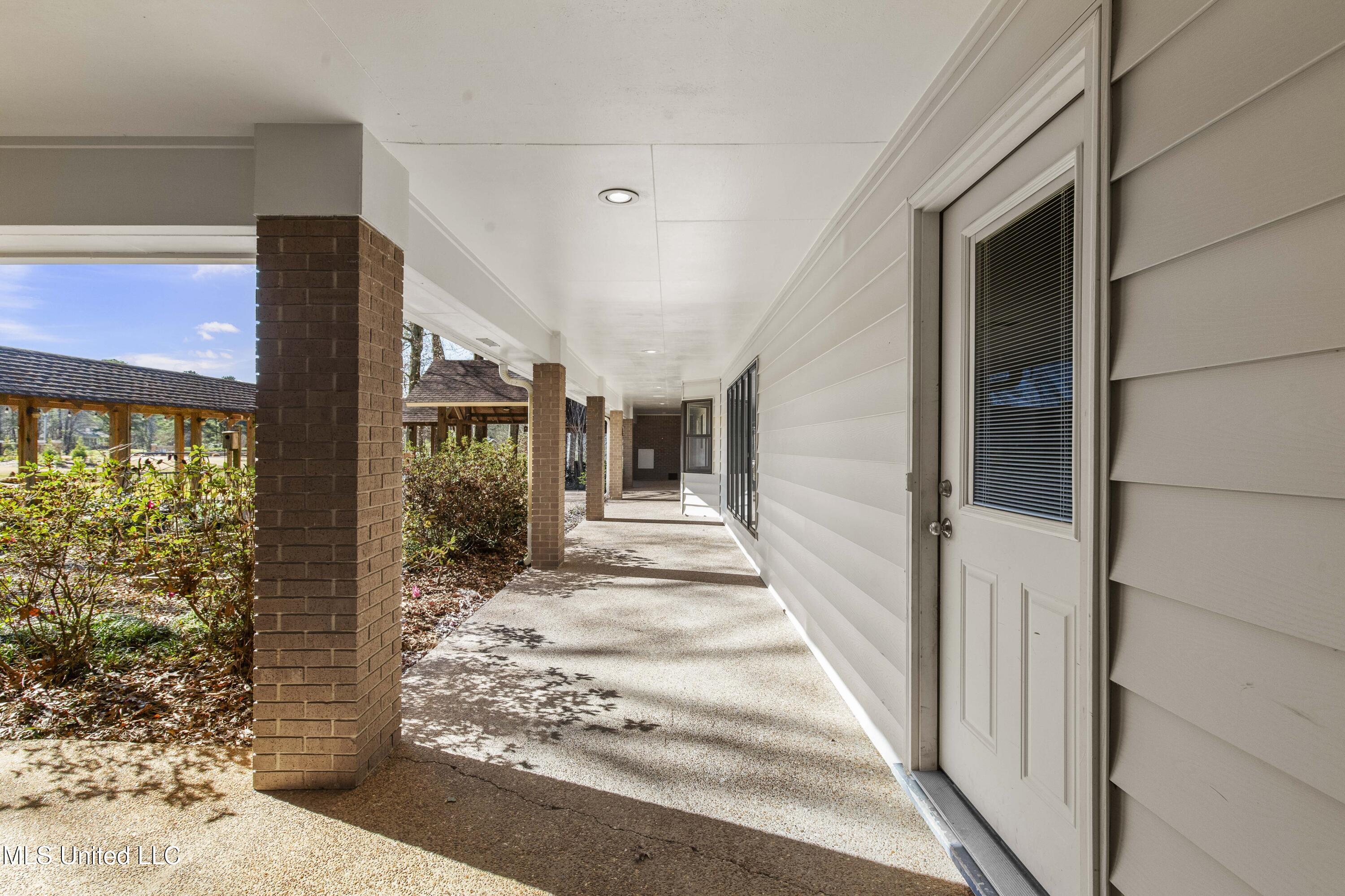 102 Creekwood Drive Property Photo 60