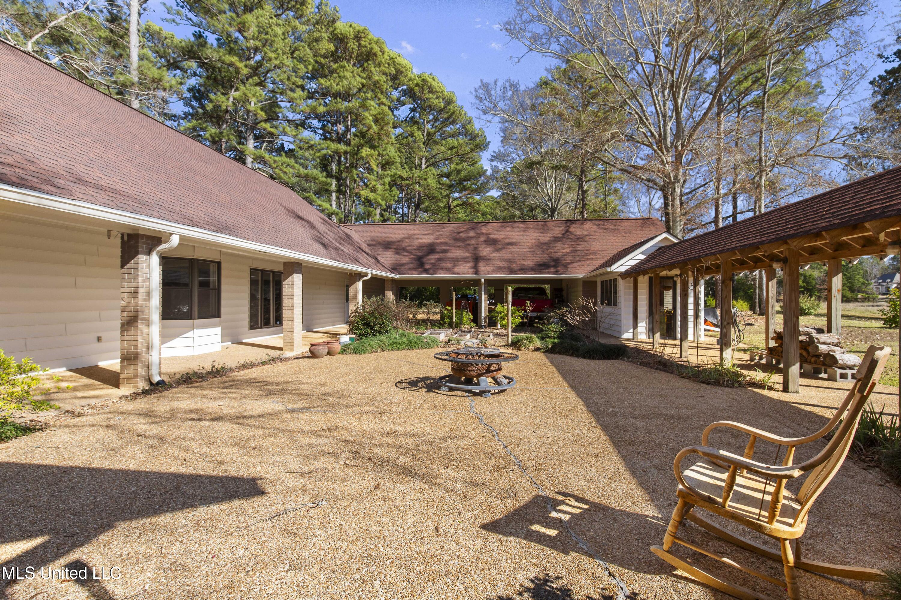 102 Creekwood Drive Property Photo 65