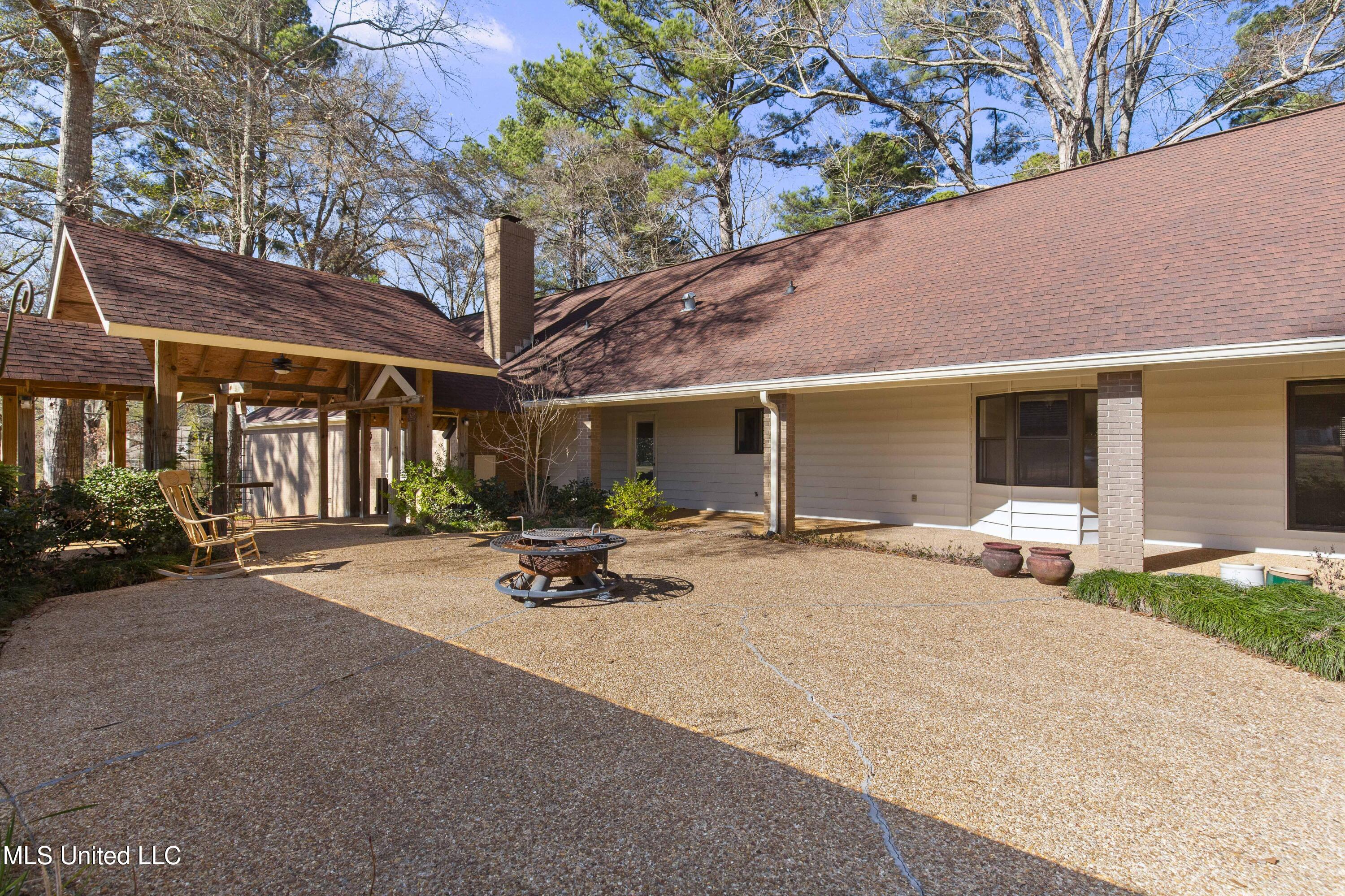102 Creekwood Drive Property Photo 67