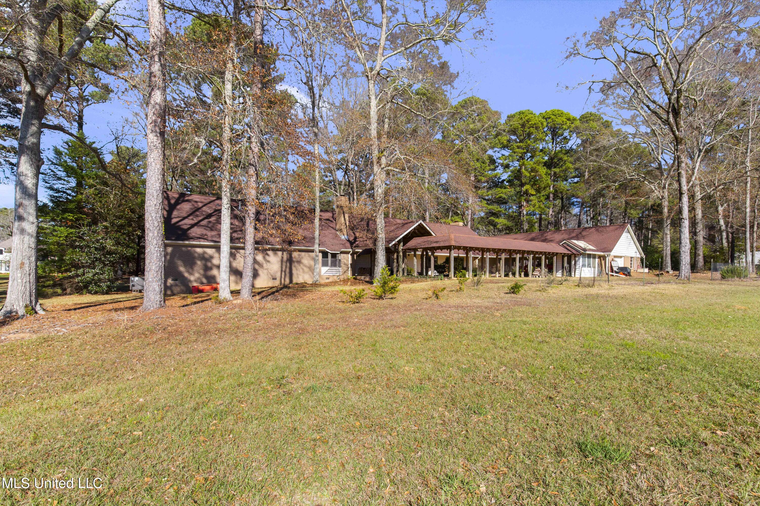 102 Creekwood Drive Property Photo 75