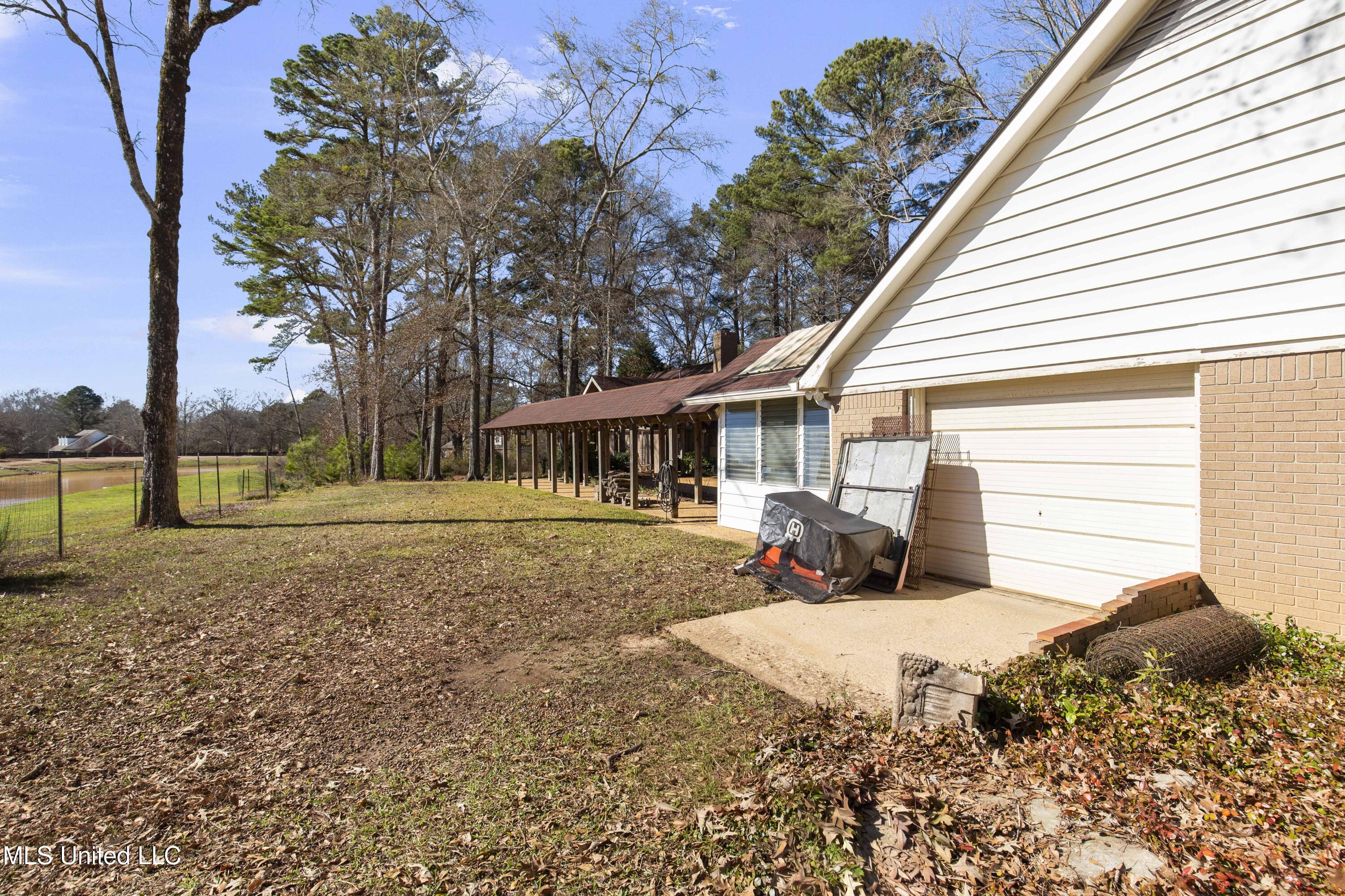 102 Creekwood Drive Property Photo 76