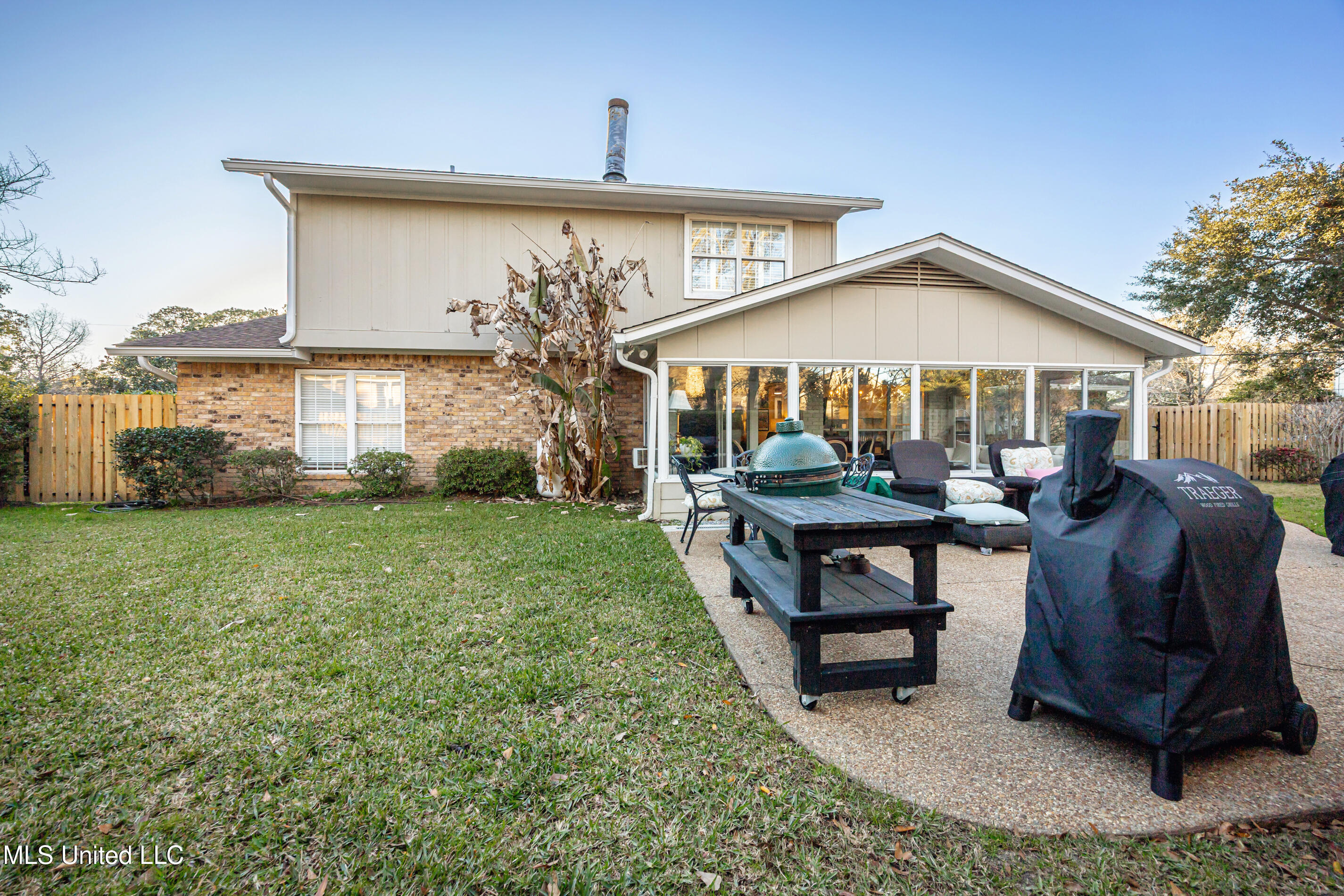 910 Warren Street Property Photo 46