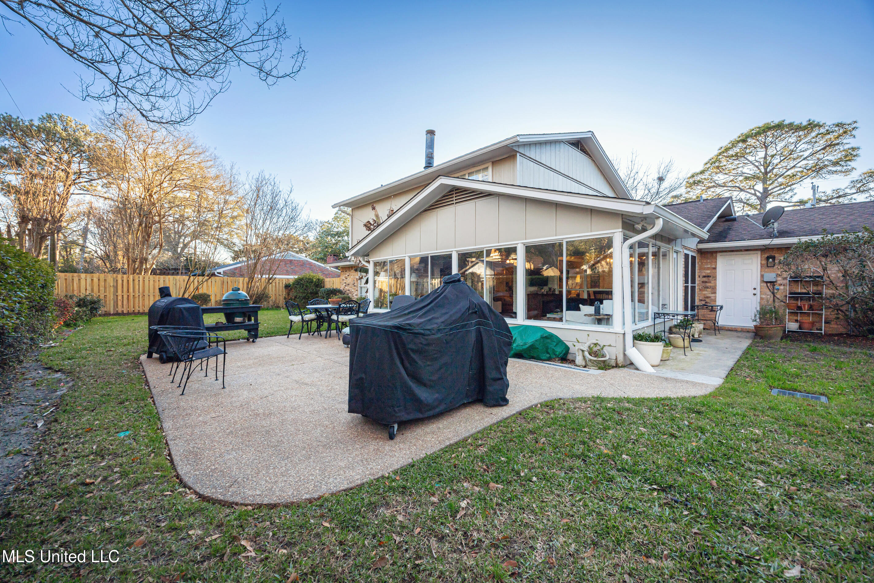 910 Warren Street Property Photo 48
