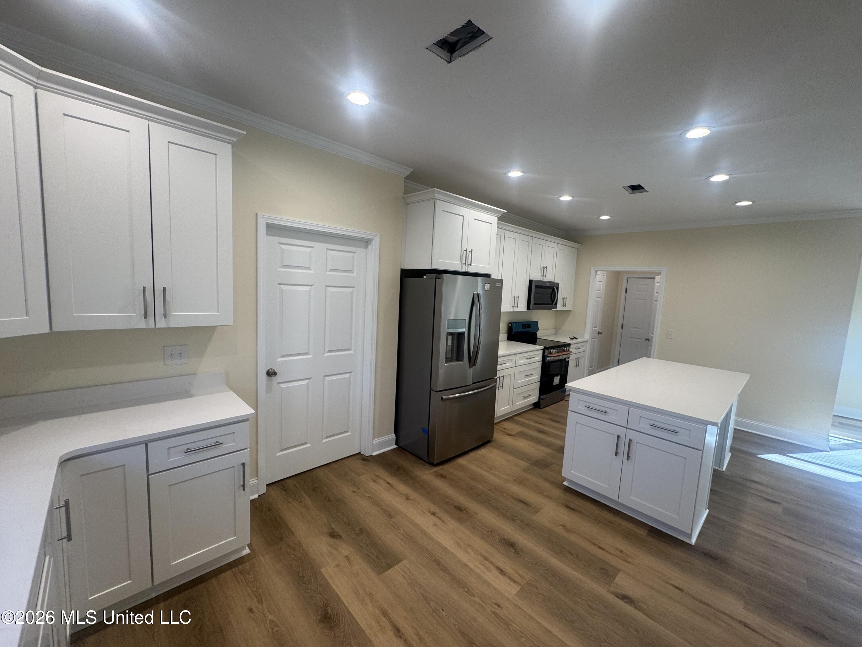 5252 Skylark Drive Property Photo 3