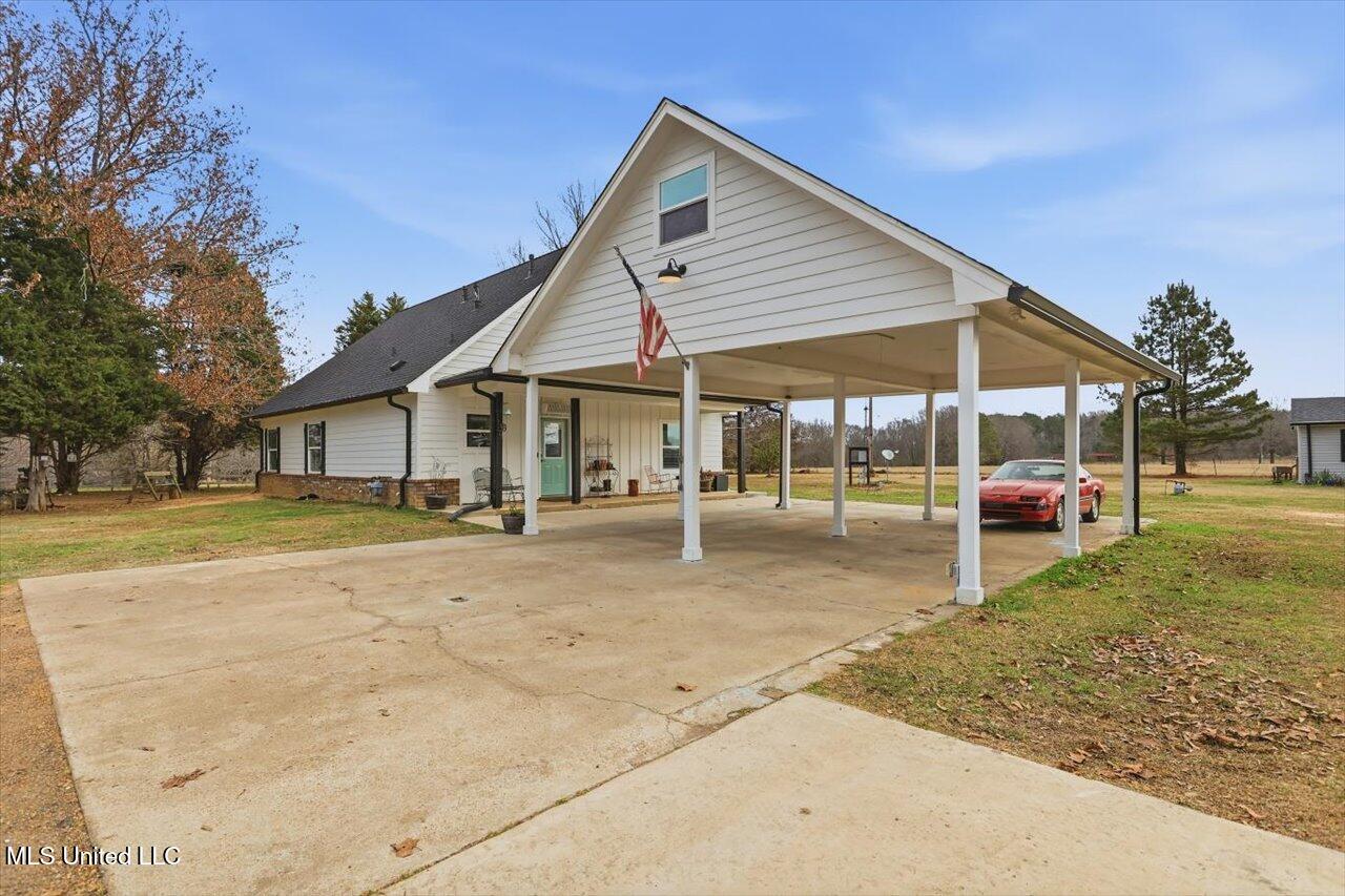 389 Moss Road Property Photo 2